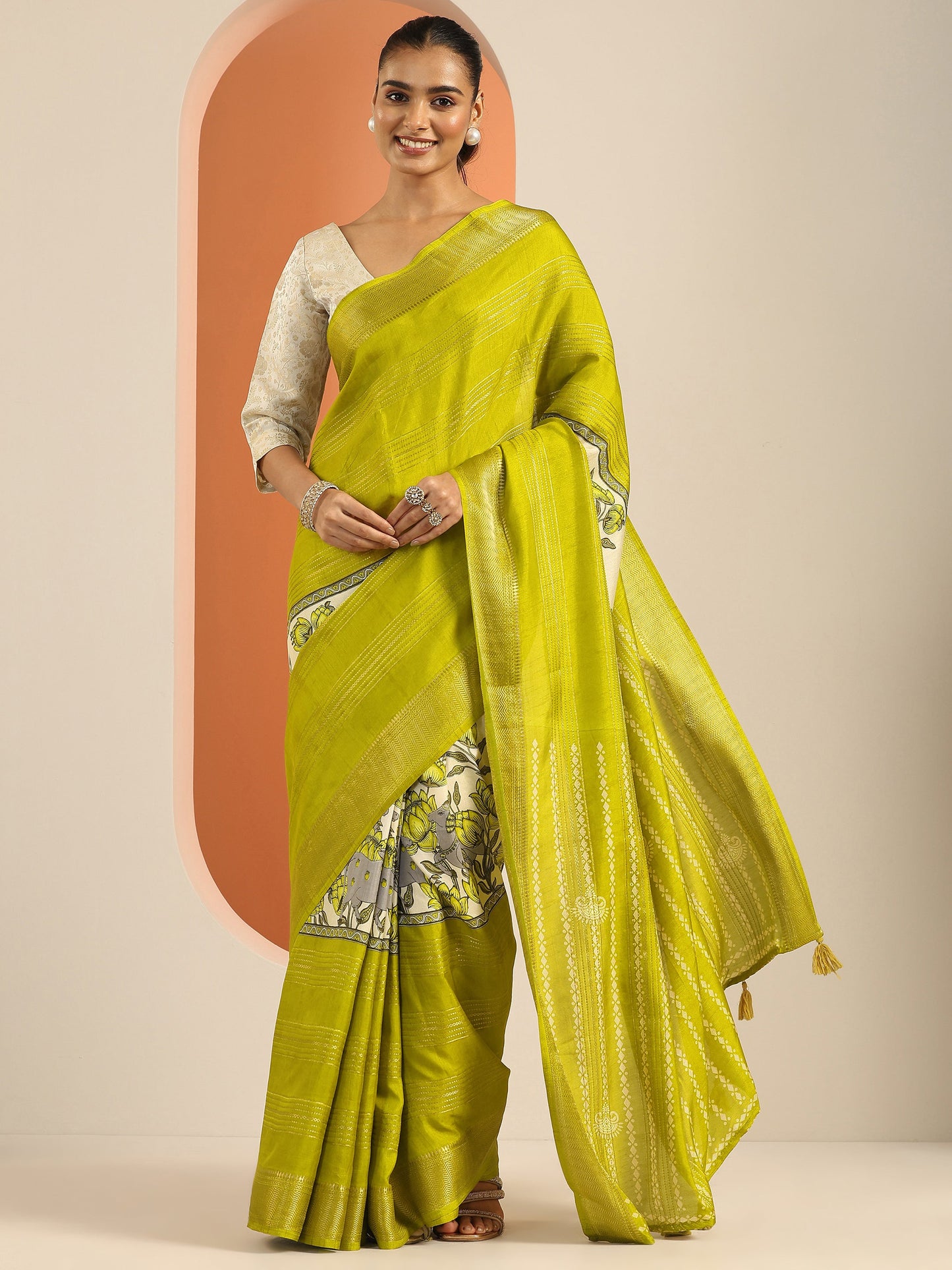 Green Printed Silk Blend Saree With Unstitched Blouse Piece