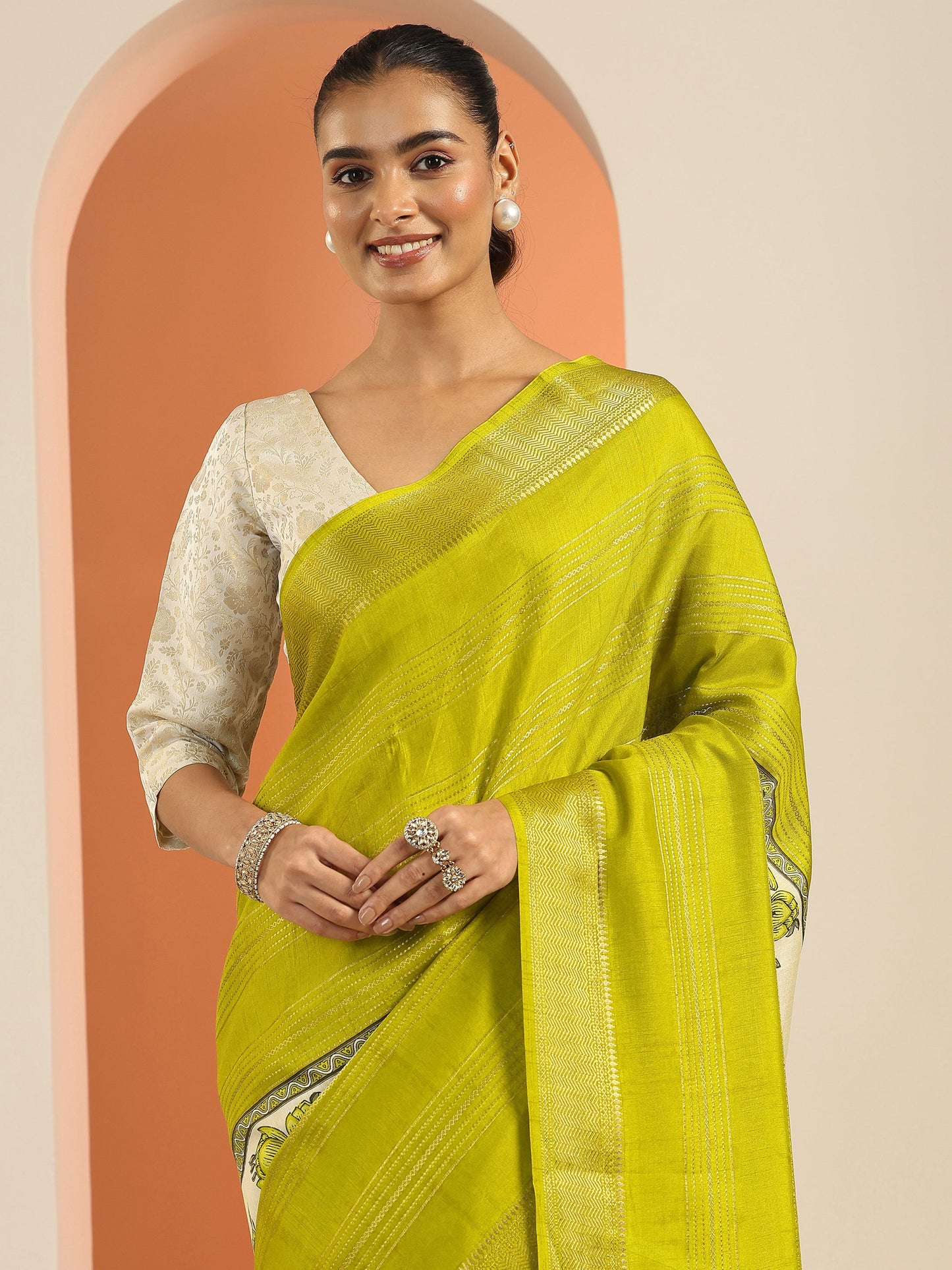 Green Printed Silk Blend Saree With Unstitched Blouse Piece