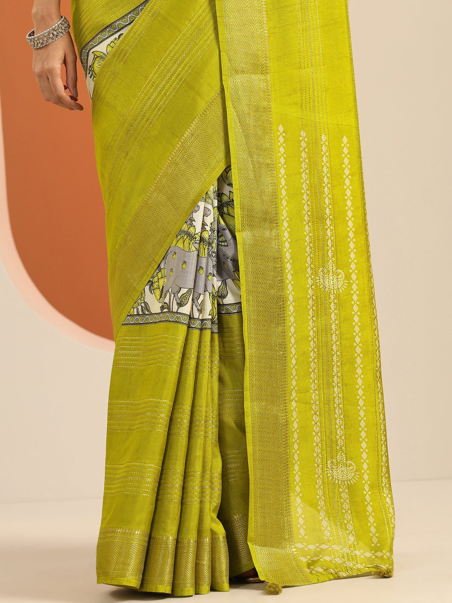 Green Printed Silk Blend Saree With Unstitched Blouse Piece