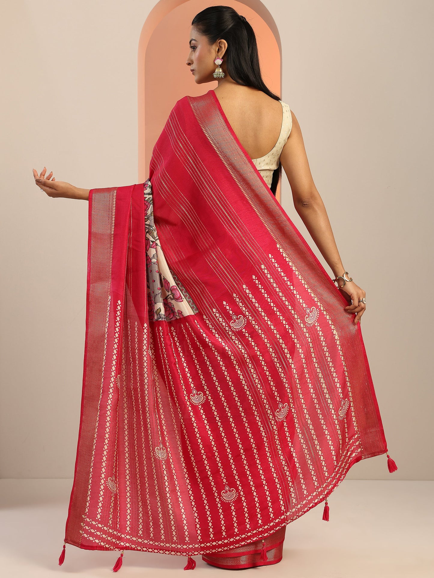 Pink Printed Silk Blend Saree With Unstitched Blouse Piece