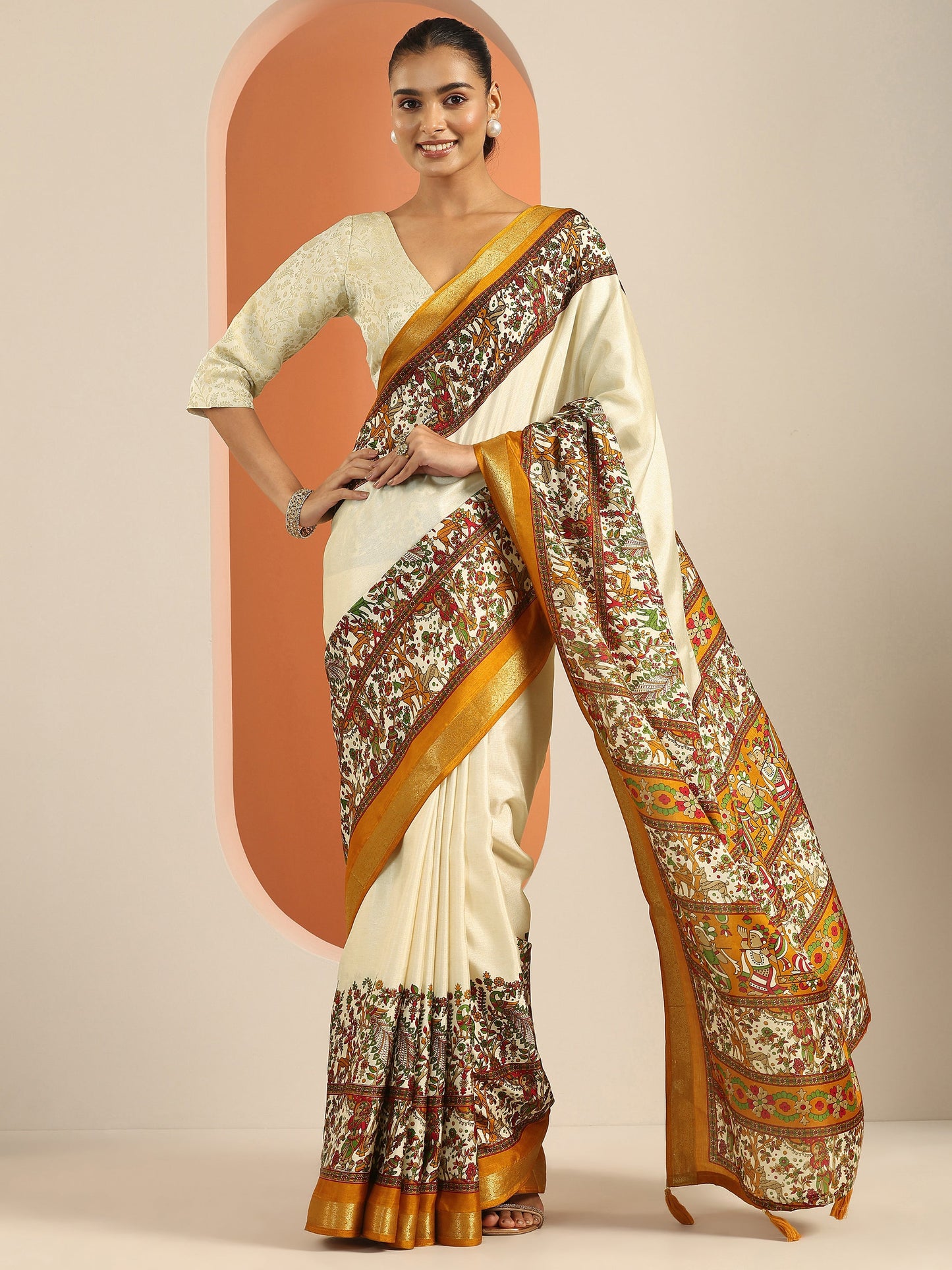 Beige Solid Georgette Saree With Unstitched Blouse Piece