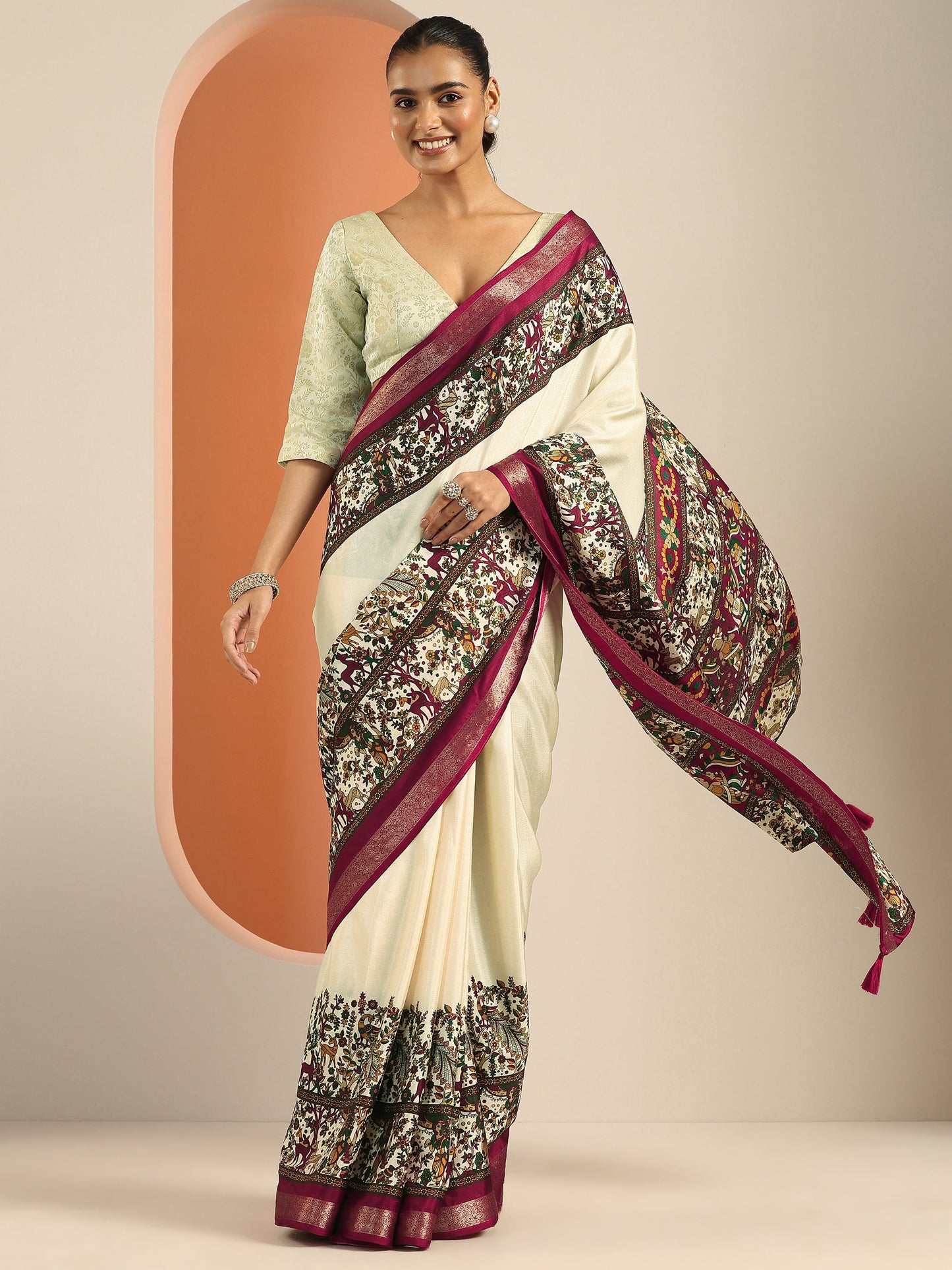 Beige Solid Georgette Saree With Unstitched Blouse Piece