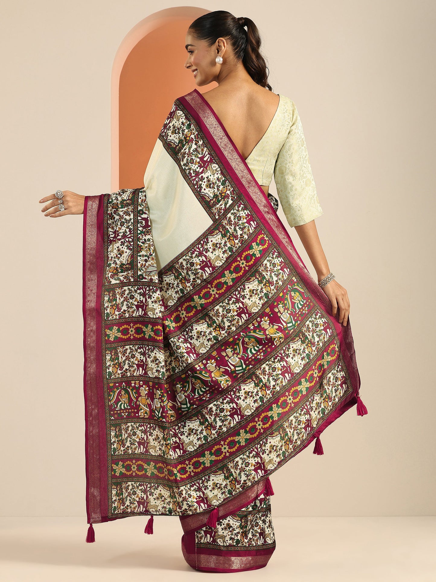 Beige Solid Georgette Saree With Unstitched Blouse Piece