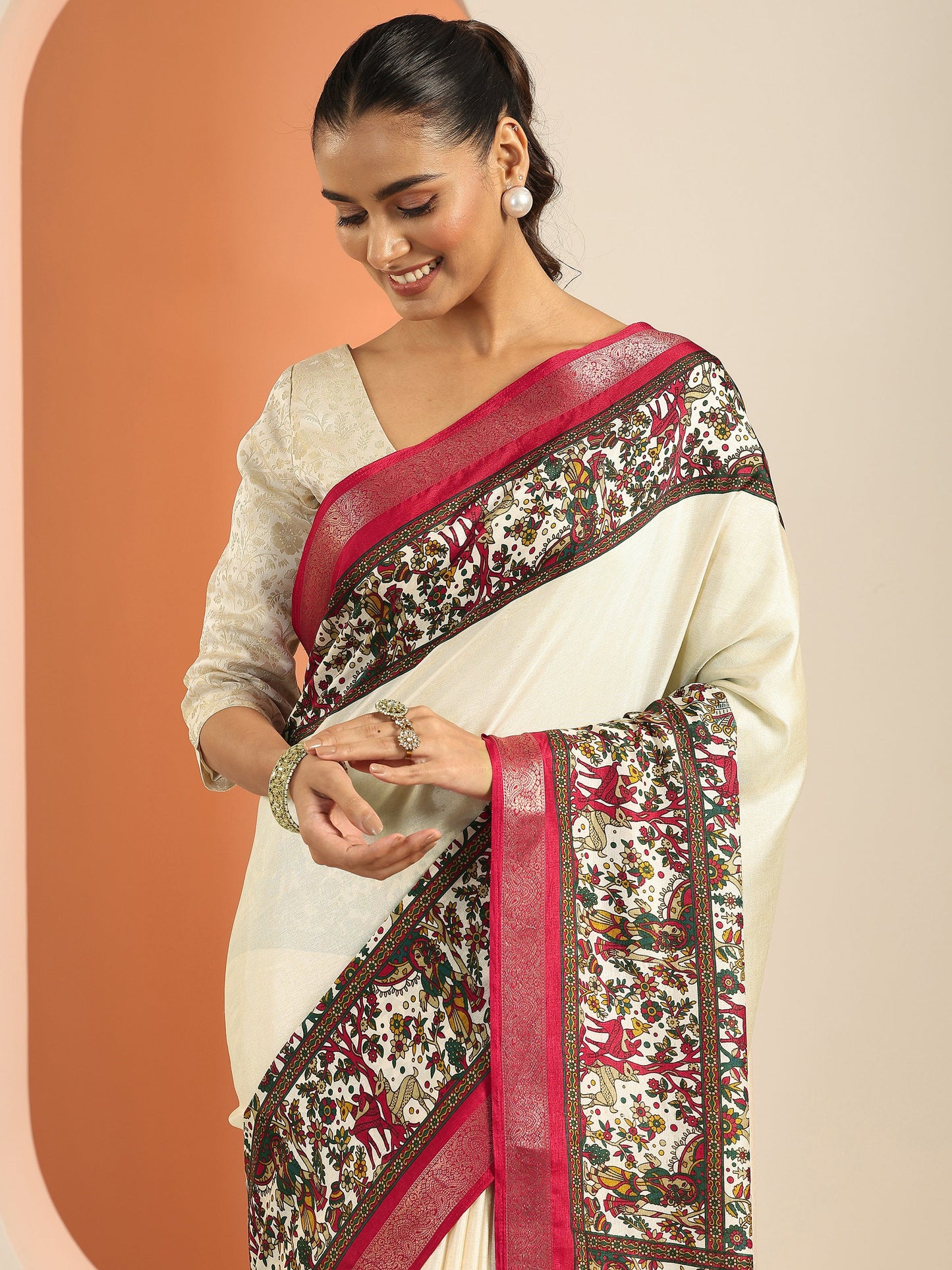 Beige Solid Georgette Saree With Unstitched Blouse Piece