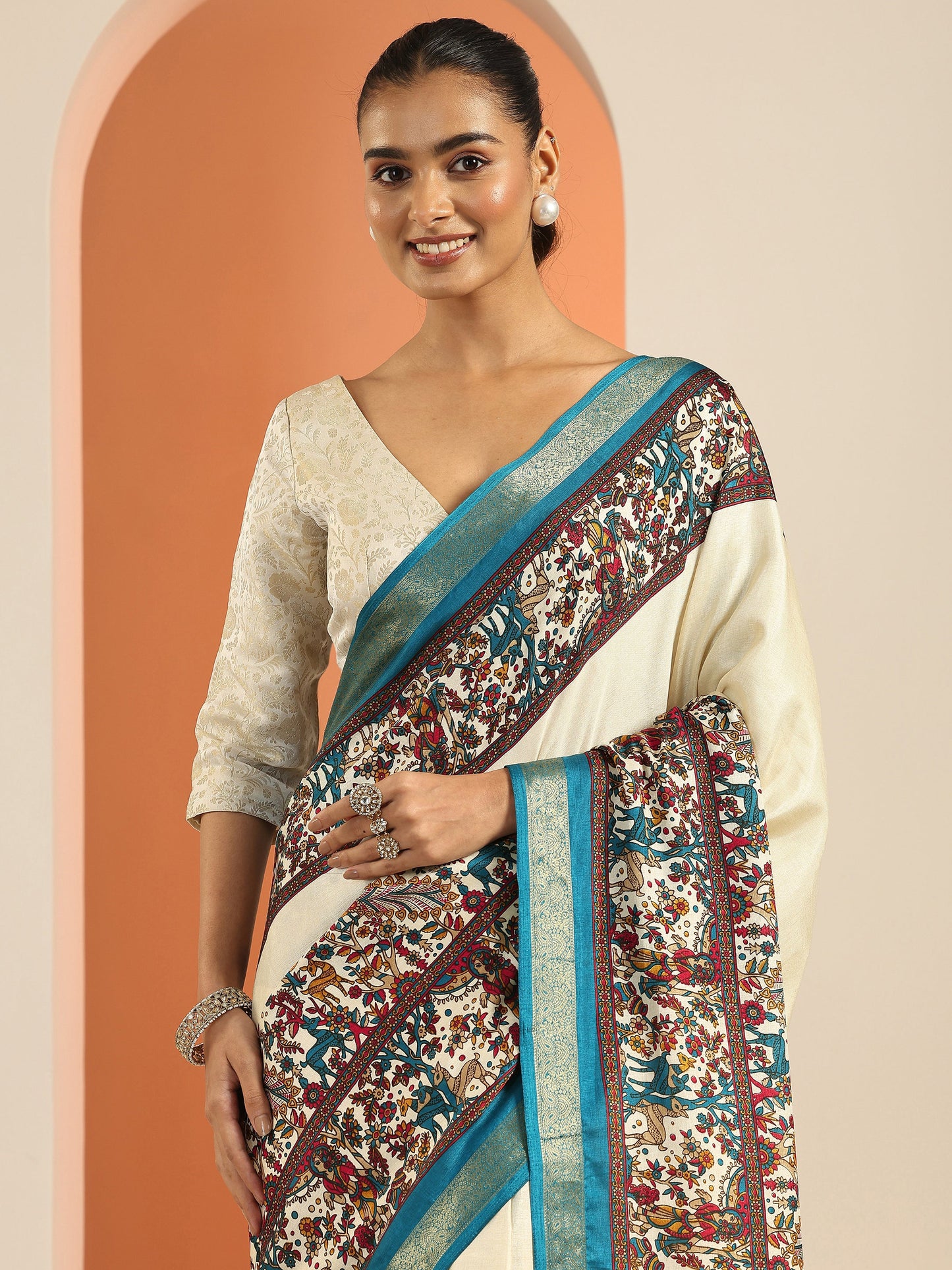 Beige Solid Georgette Saree With Unstitched Blouse Piece