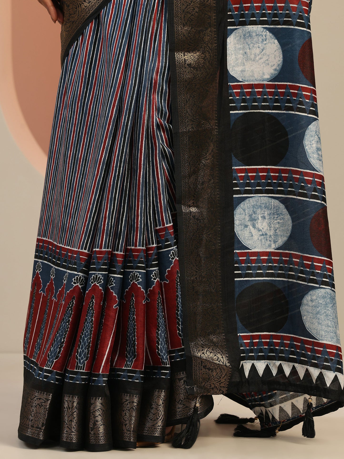 Blue Printed Silk Blend Saree With Unstitched Blouse Piece