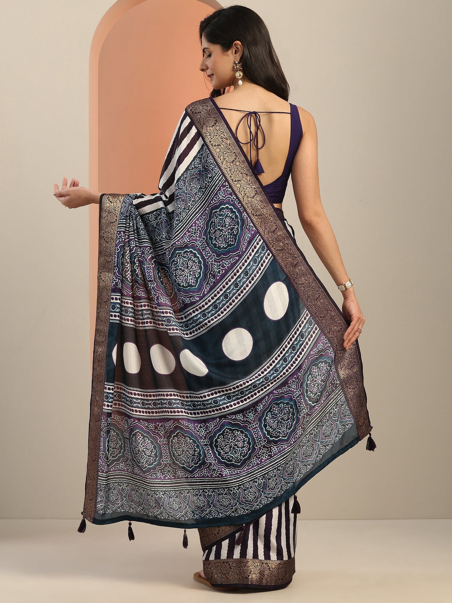 Purple Printed Silk Blend Saree With Unstitched Blouse Piece