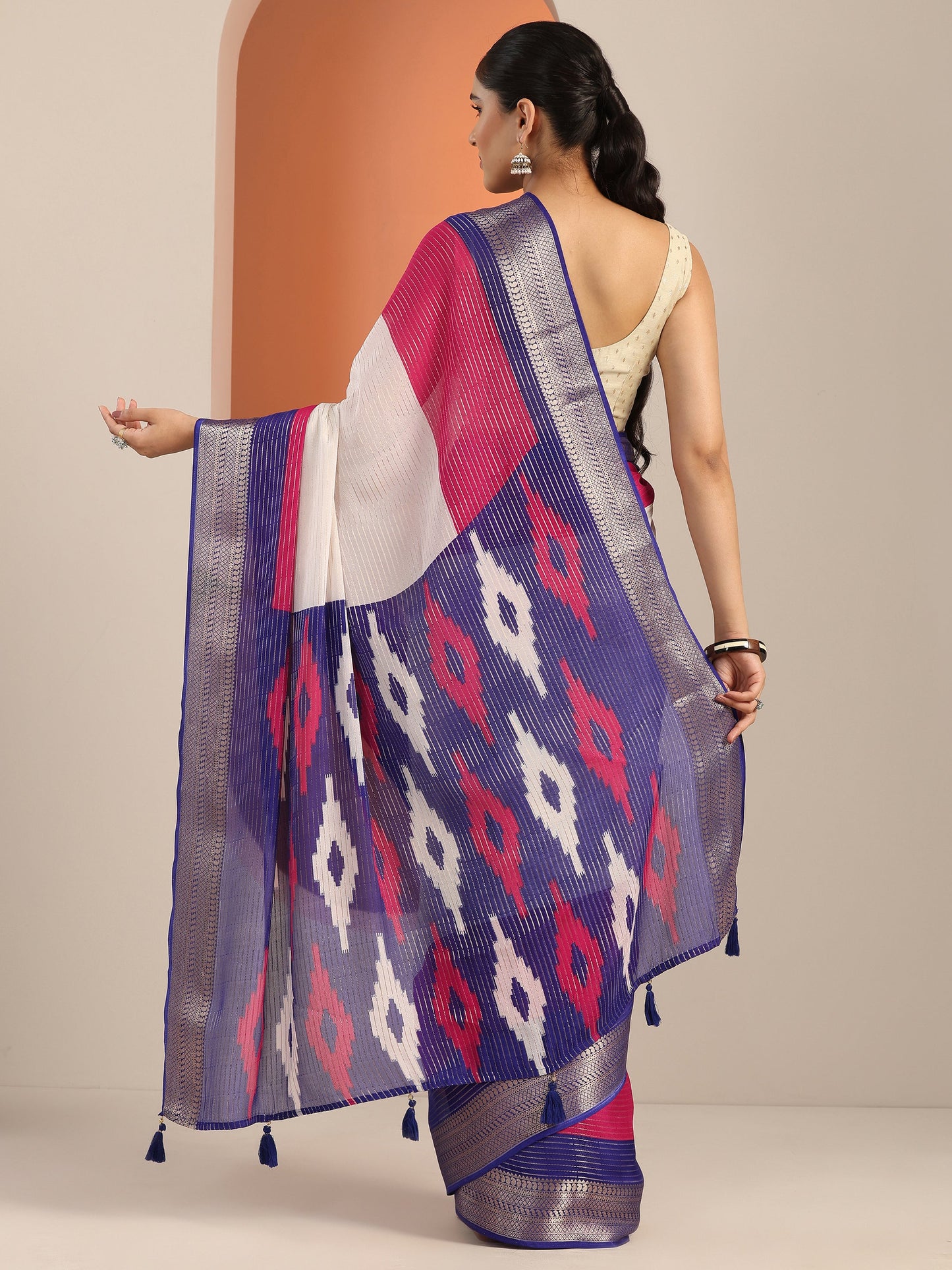 Off white Solid Silk Blend Saree With Unstitched Blouse Piece