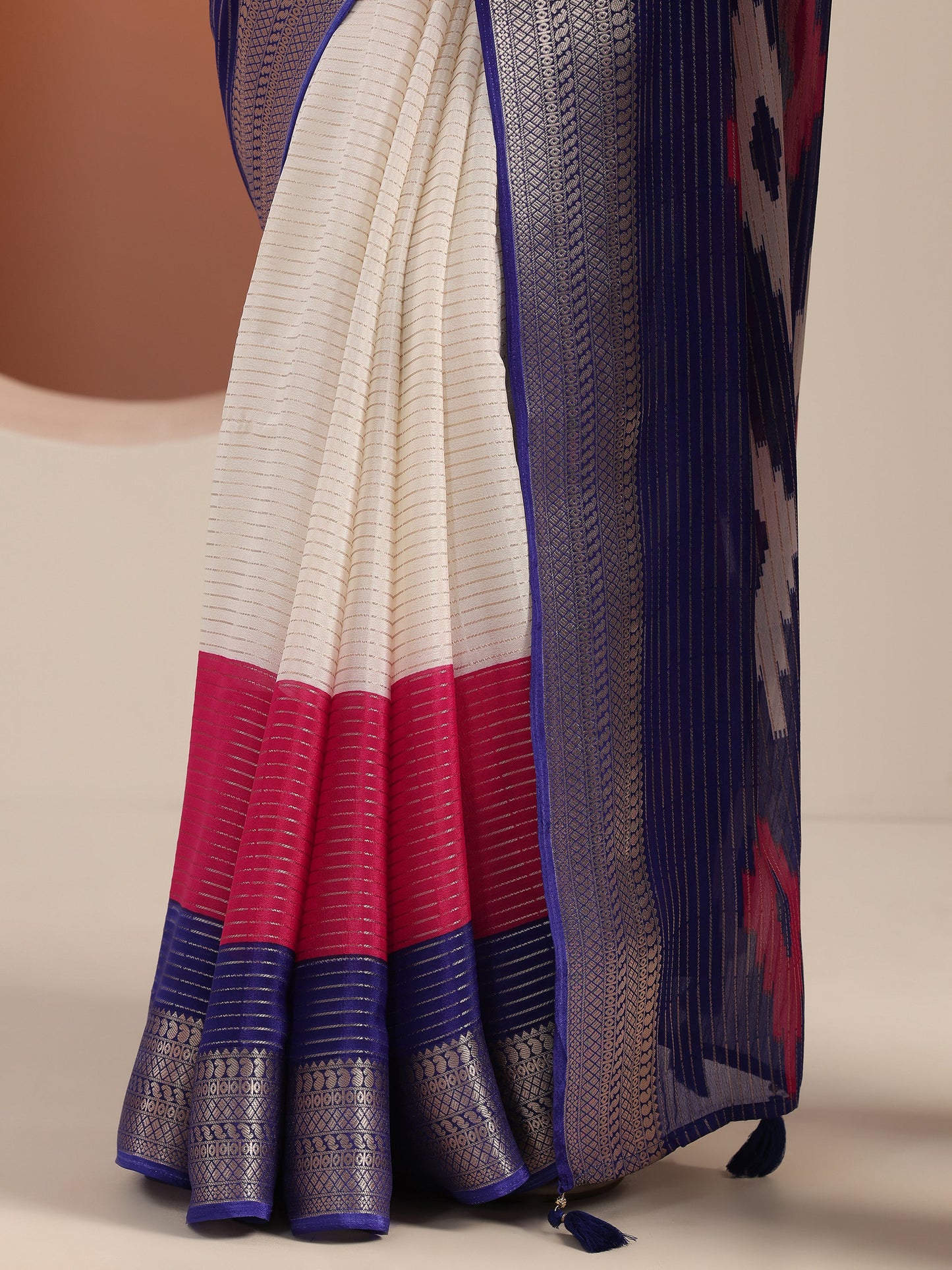 Off white Solid Silk Blend Saree With Unstitched Blouse Piece