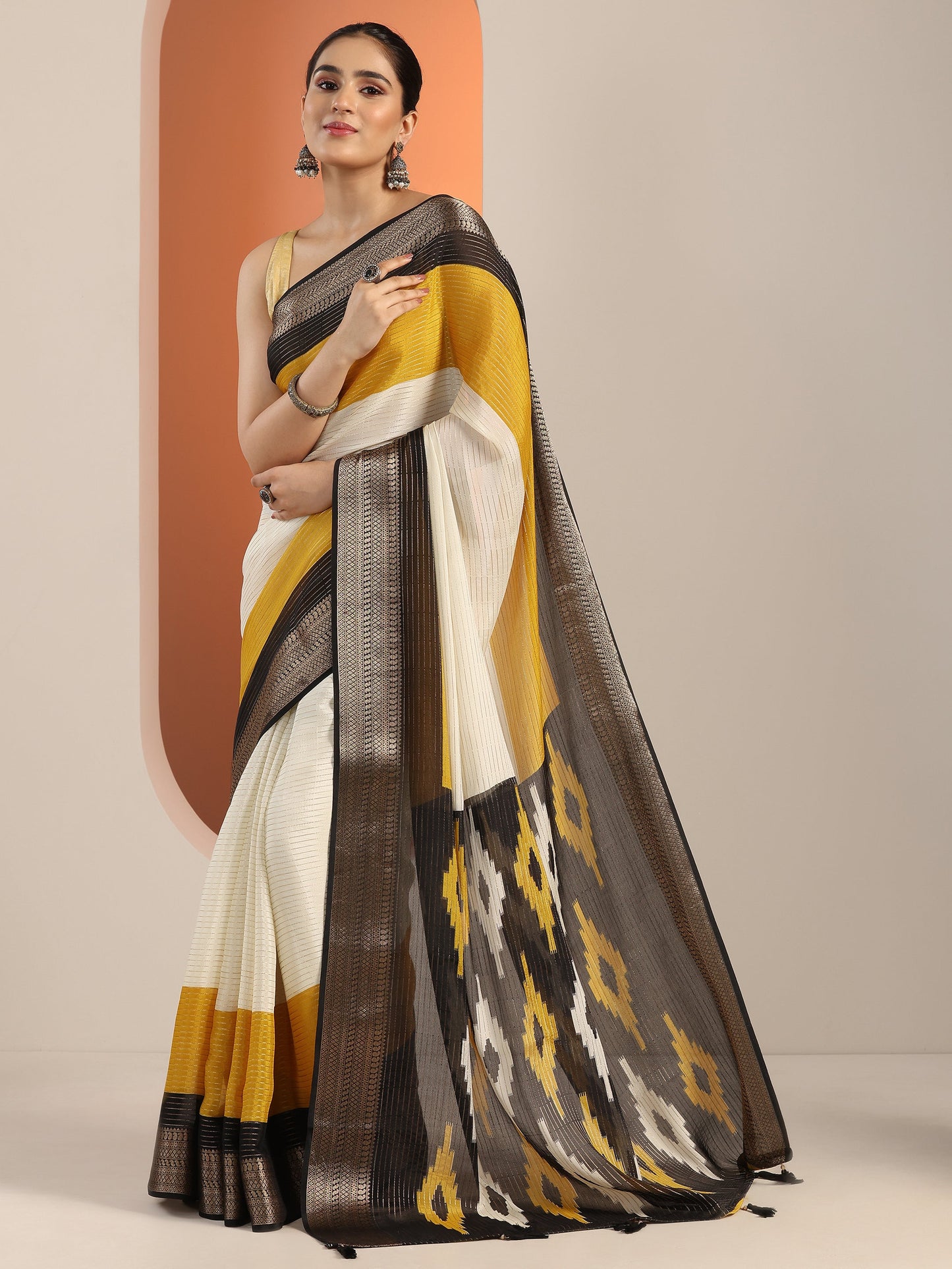 Off white Solid Silk Blend Saree With Unstitched Blouse Piece