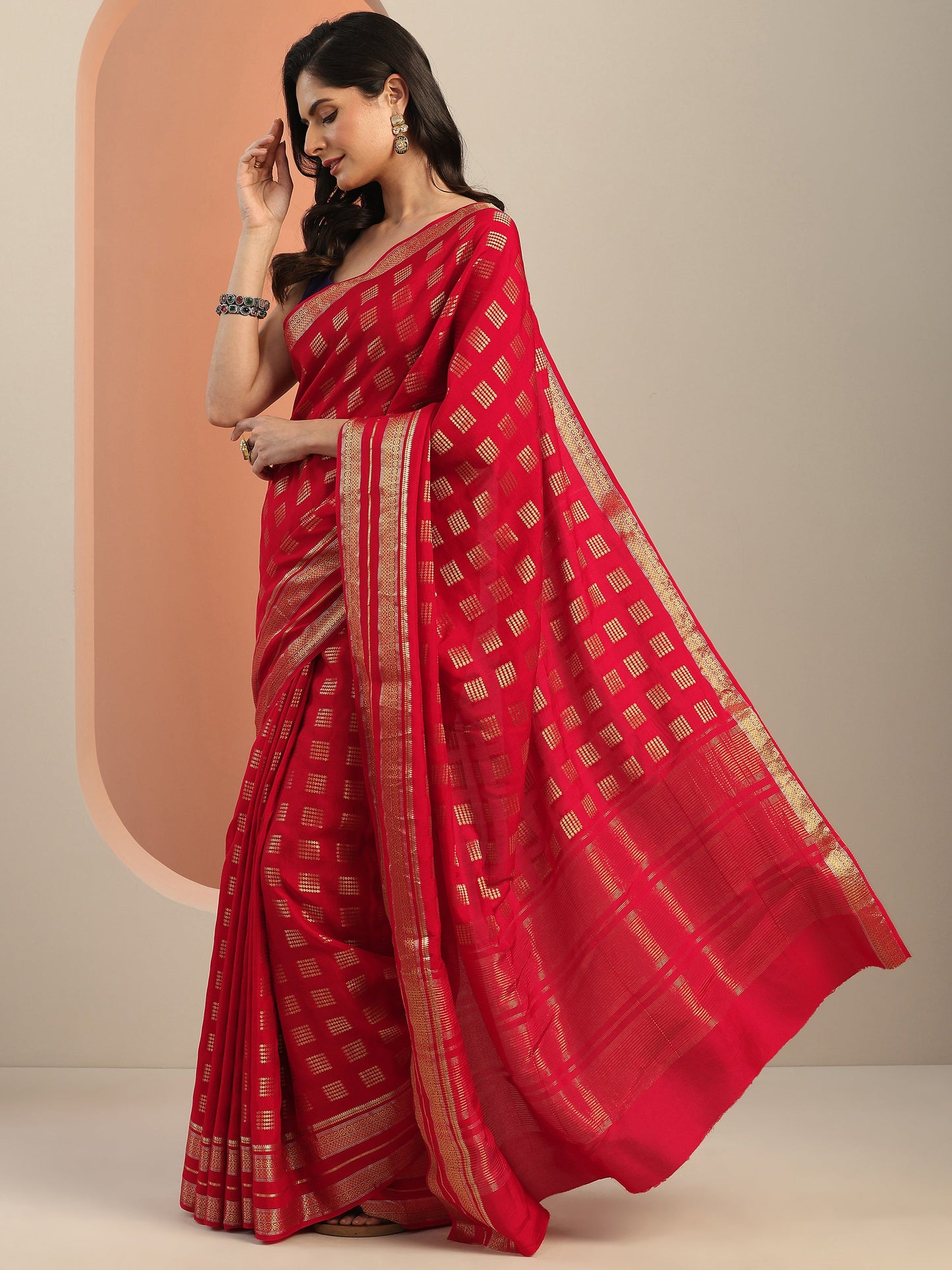 Red Woven Design Silk Blend Saree With Unstitched Blouse Piece