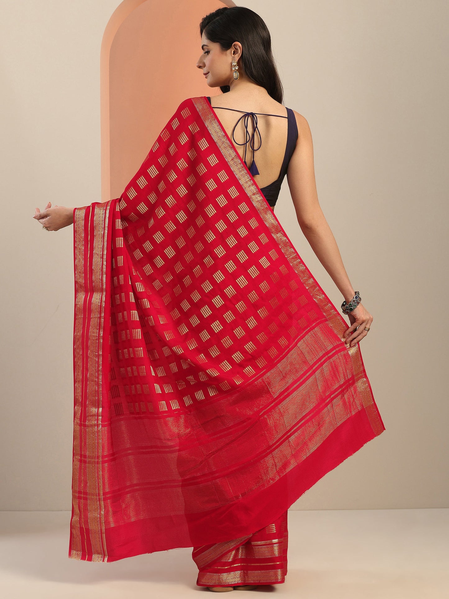 Red Woven Design Silk Blend Saree With Unstitched Blouse Piece