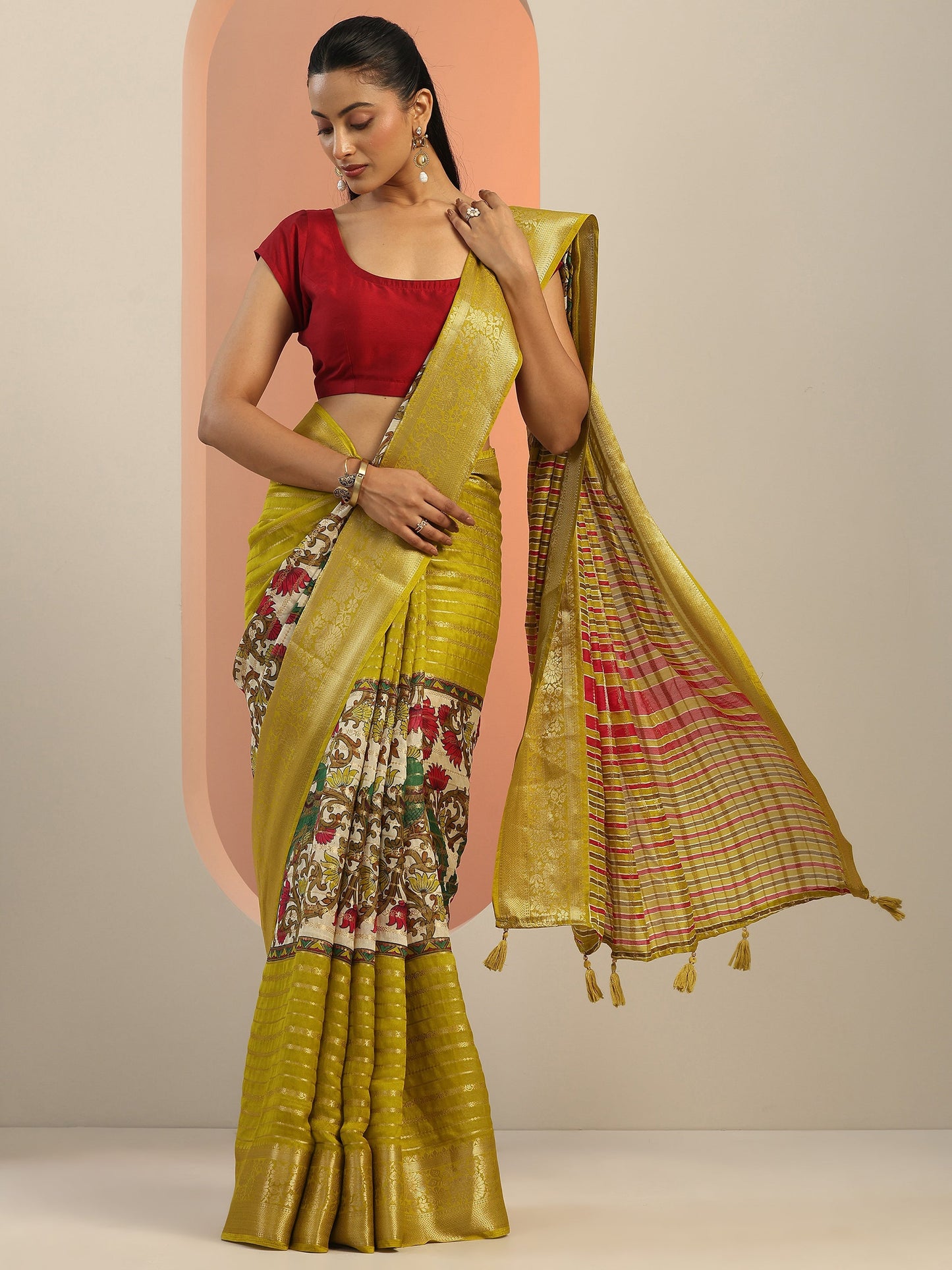 Multi Printed Silk Blend Saree With Unstitched Blouse Piece