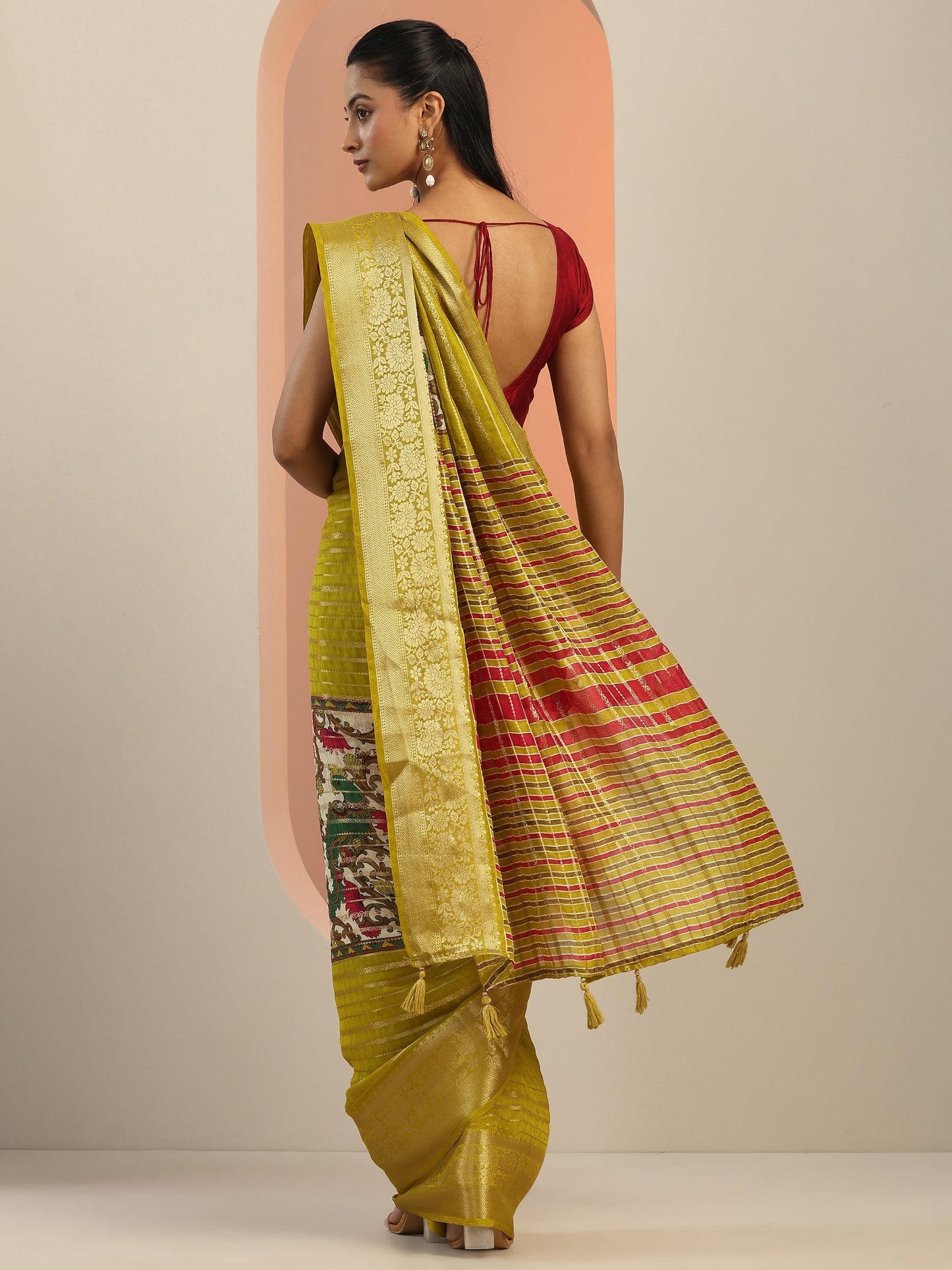 Multi Printed Silk Blend Saree With Unstitched Blouse Piece