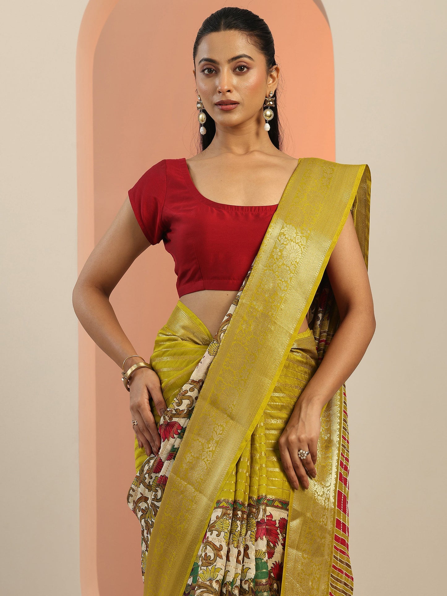 Multi Printed Silk Blend Saree With Unstitched Blouse Piece
