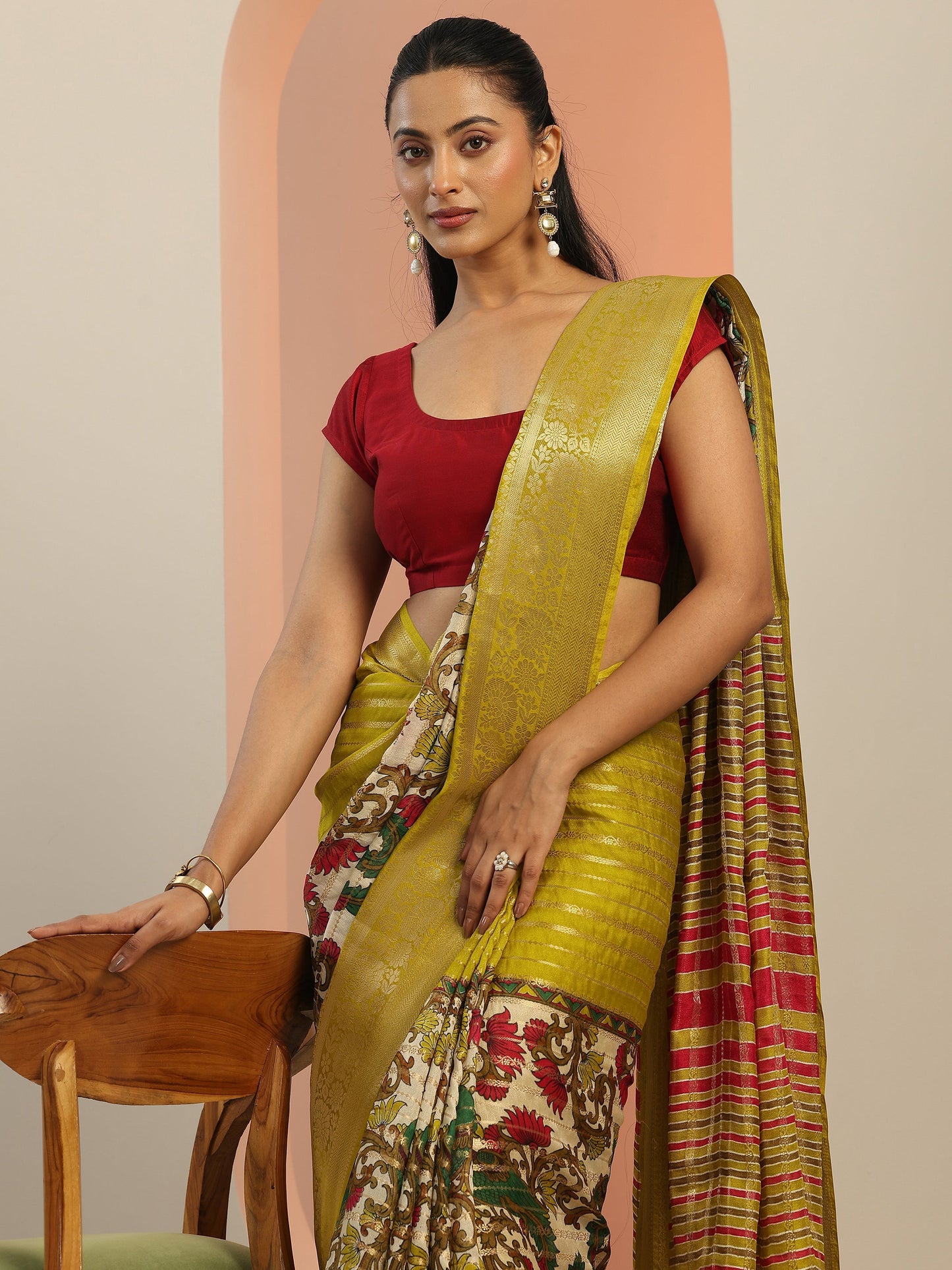 Multi Printed Silk Blend Saree With Unstitched Blouse Piece
