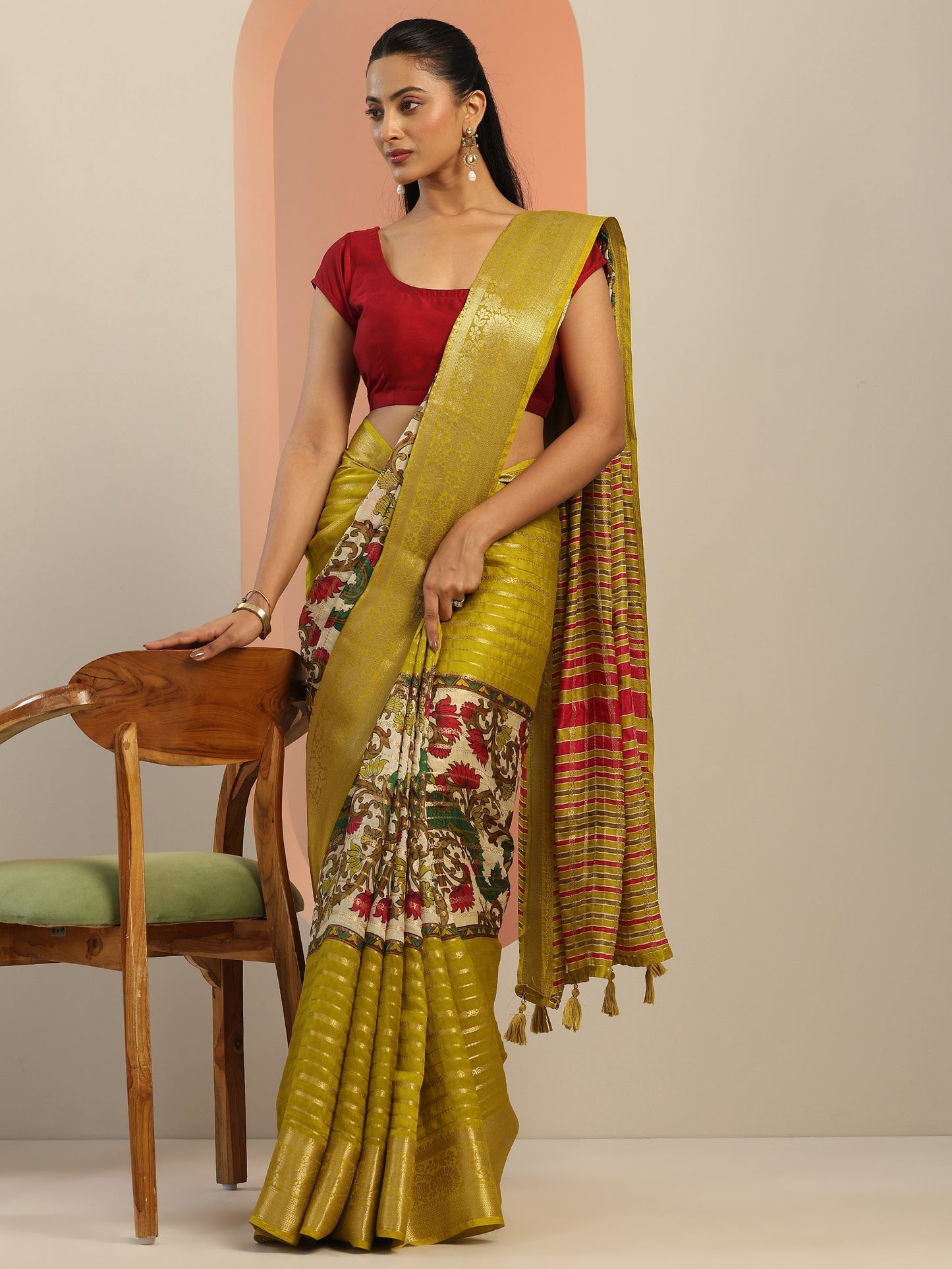 Multi Printed Silk Blend Saree With Unstitched Blouse Piece