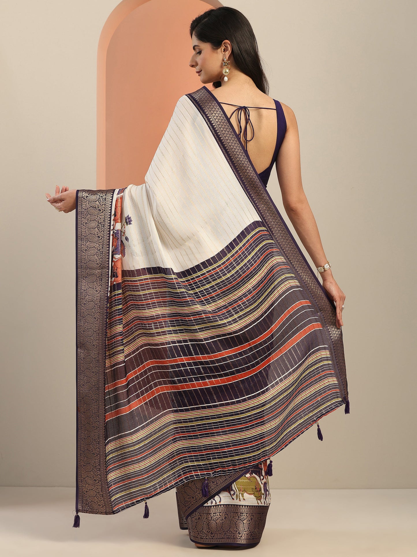 Off White Kalamkari Printed Silk Blend Saree With Unstitched Blouse Piece