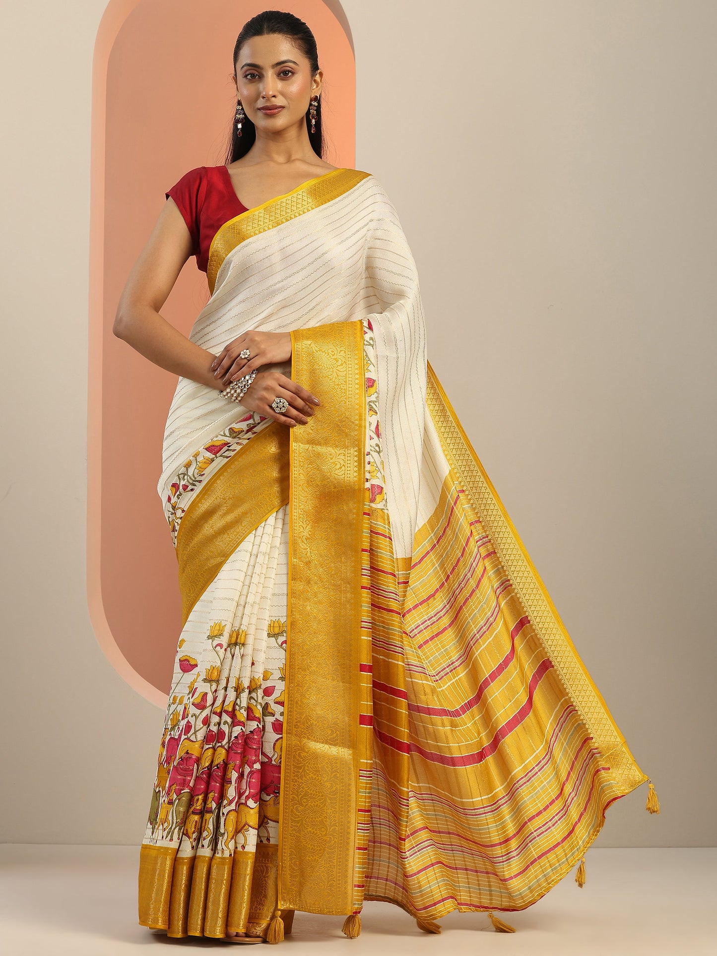 Off white Printed Silk Blend Saree With Unstitched Blouse Piece