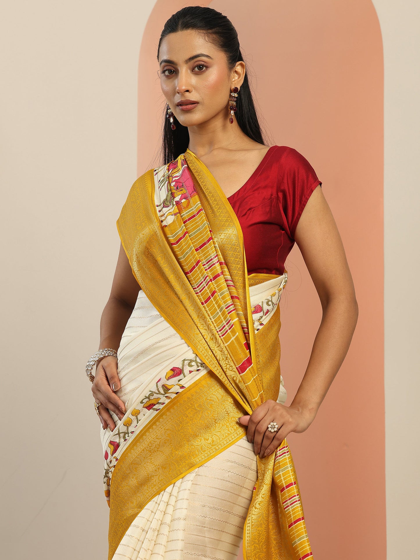 Off white Printed Silk Blend Saree With Unstitched Blouse Piece