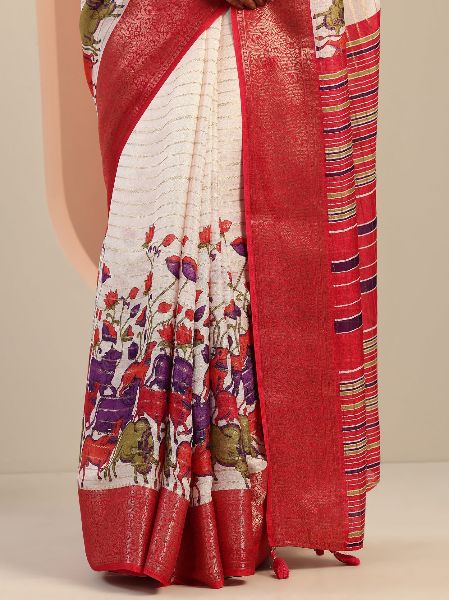 Off White Kalamkari Printed Silk Blend Saree With Unstitched Blouse Piece