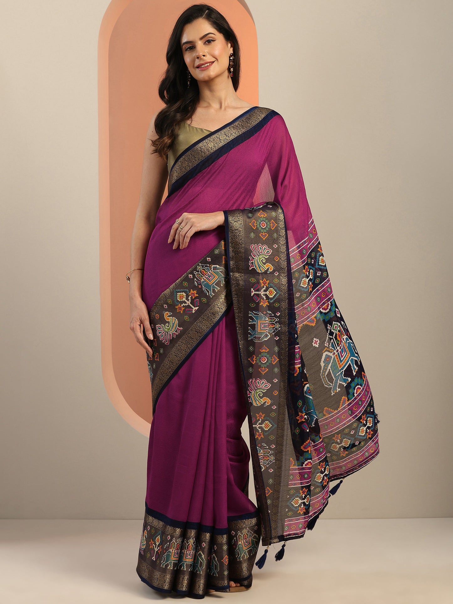 Magenta Solid Georgette Saree With Unstitched Blouse Piece