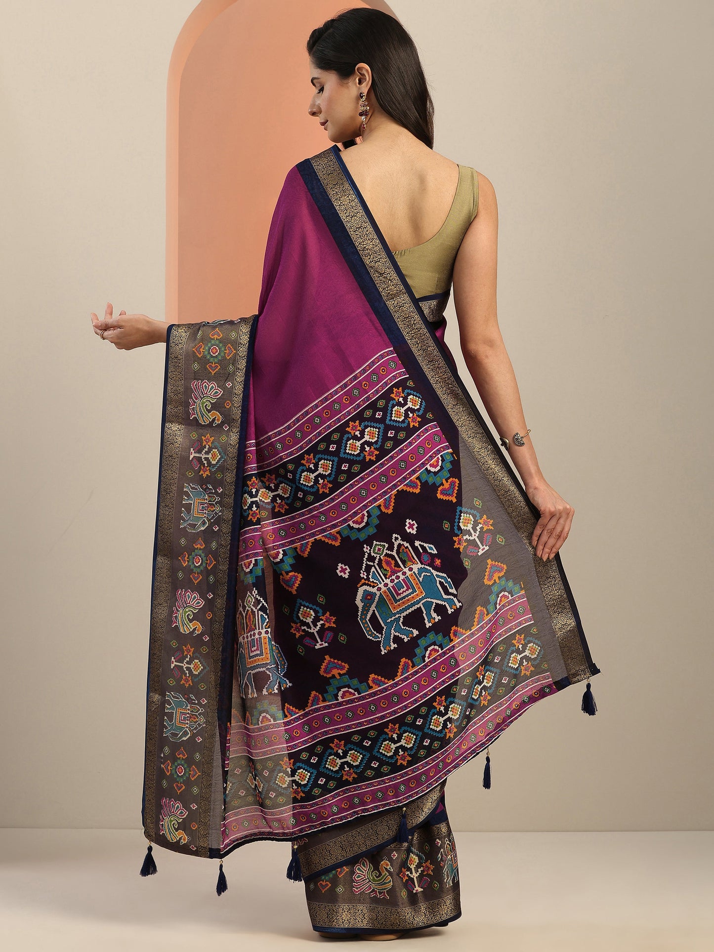 Magenta Solid Georgette Saree With Unstitched Blouse Piece