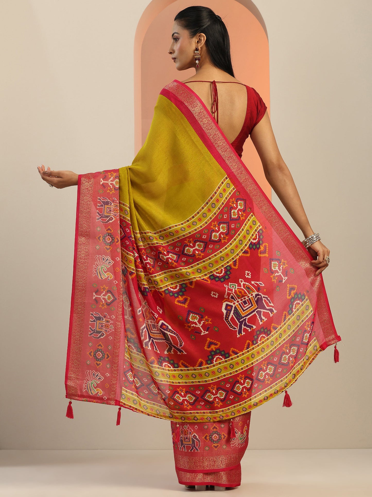 Green Solid Georgette Saree With Unstitched Blouse Piece