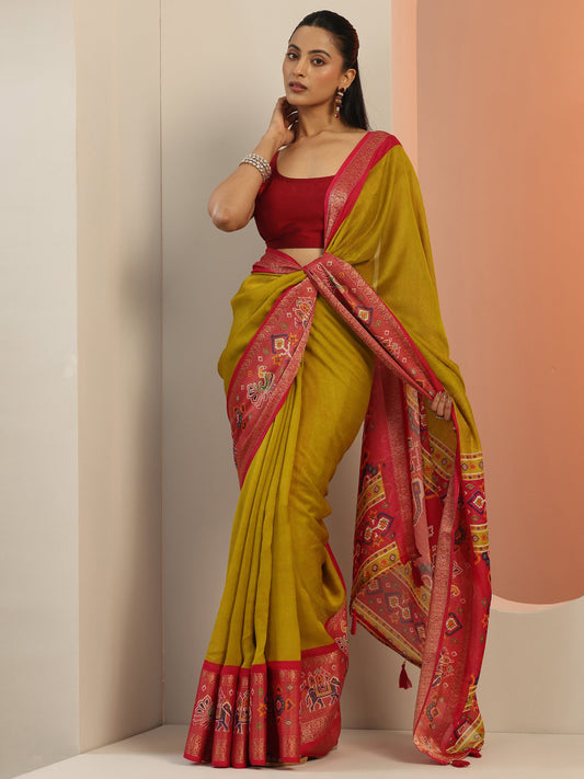 Green Solid Georgette Saree With Unstitched Blouse Piece