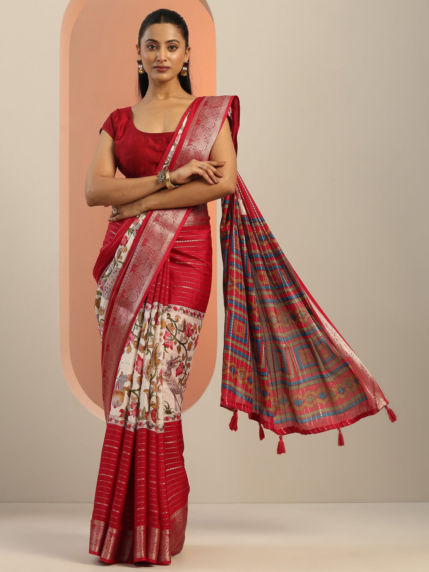 Multi Printed Crepe Saree With Unstitched Blouse Piece
