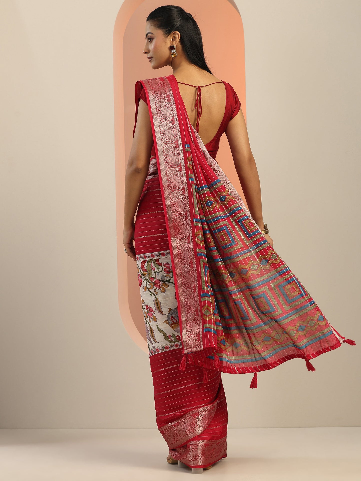 Multi Printed Crepe Saree With Unstitched Blouse Piece
