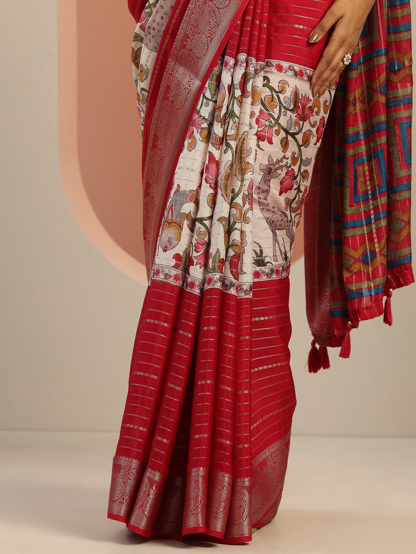 Multi Printed Crepe Saree With Unstitched Blouse Piece
