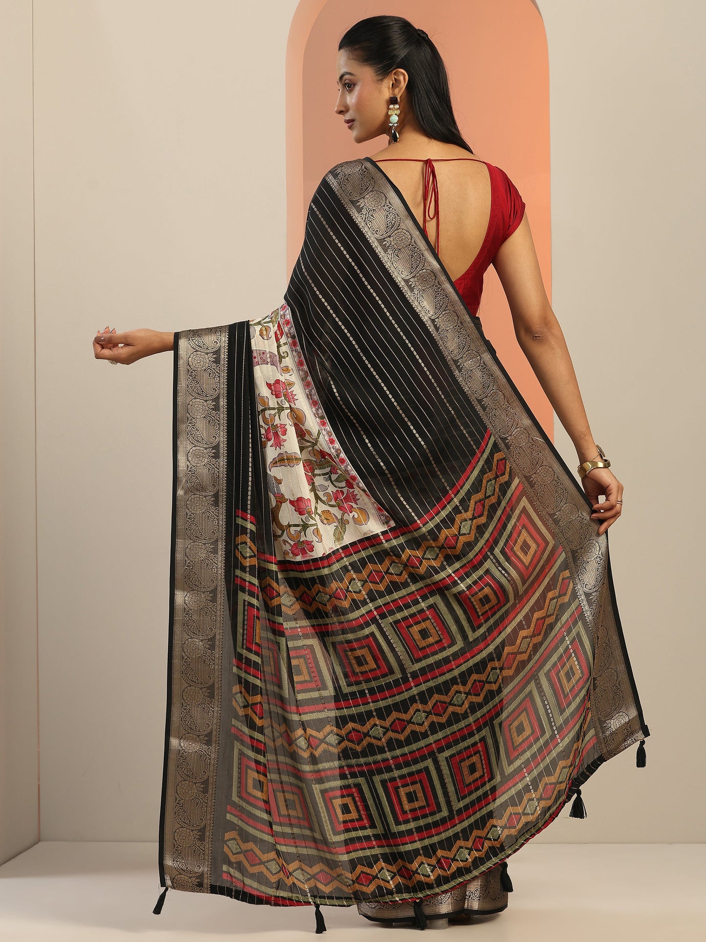 Multi Printed Crepe Saree With Unstitched Blouse Piece