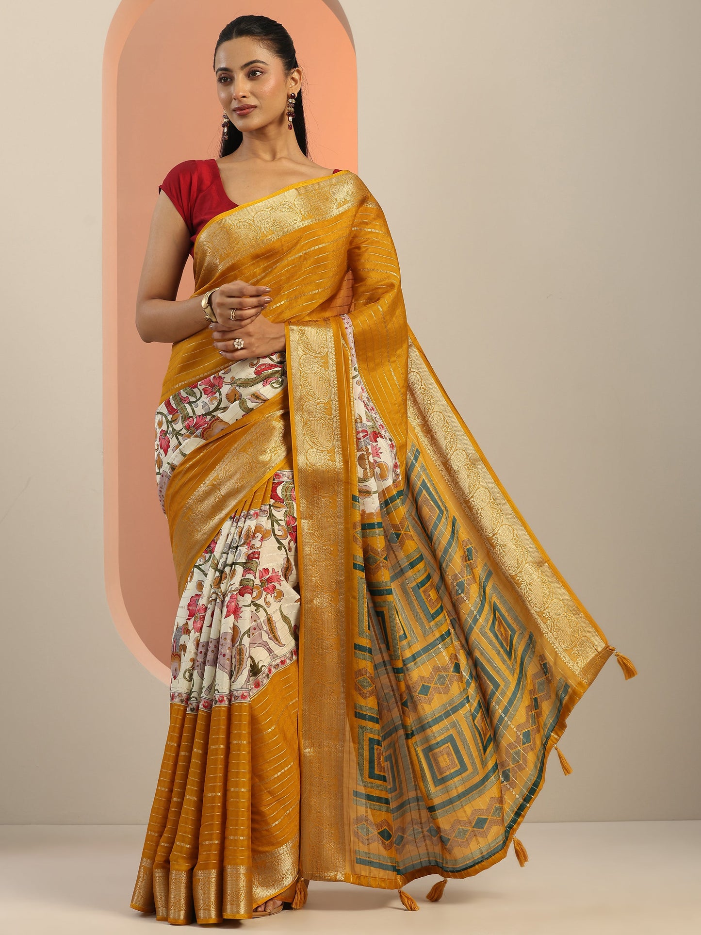 Multi Printed Crepe Saree With Unstitched Blouse Piece