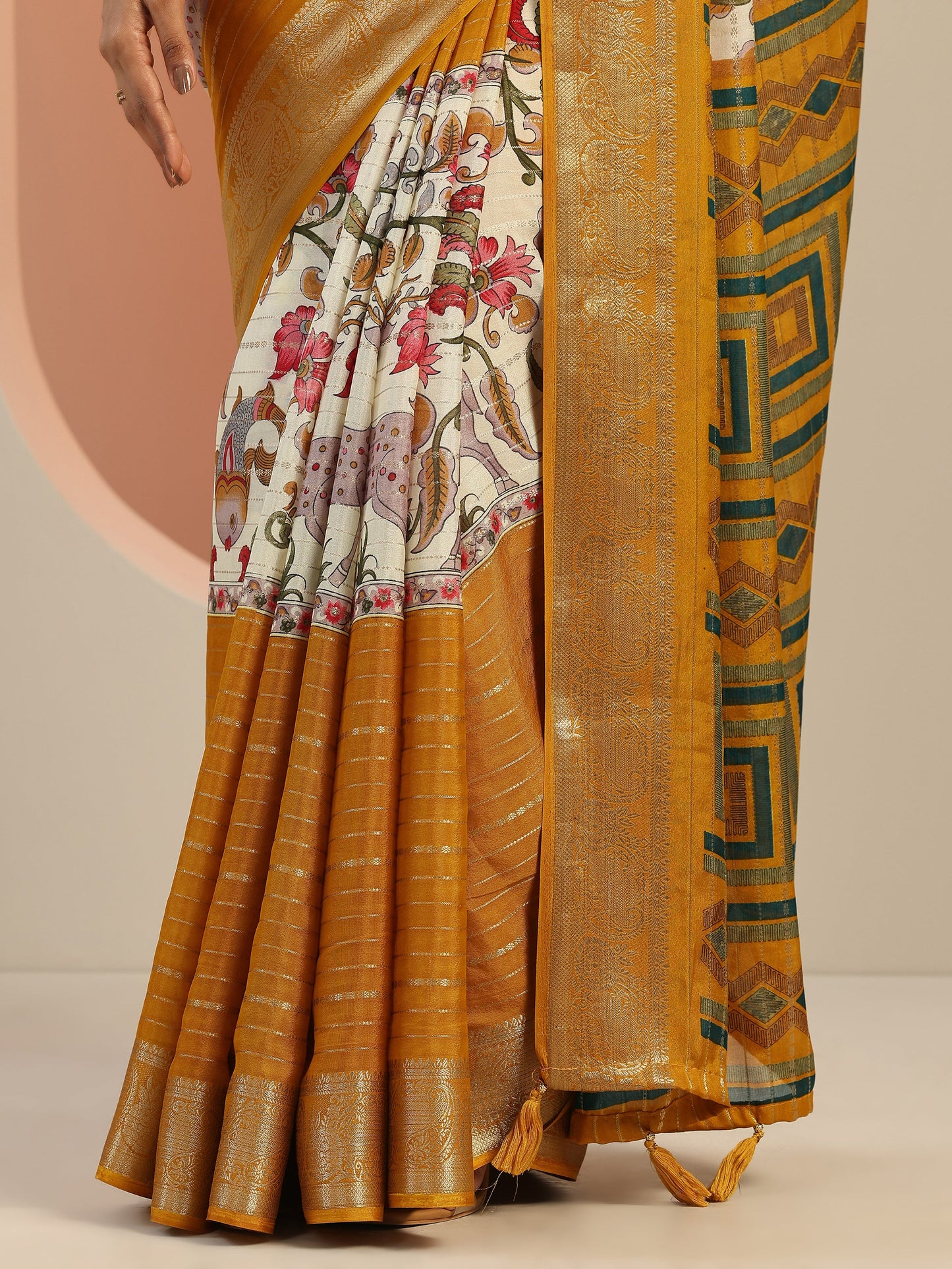 Multi Printed Crepe Saree With Unstitched Blouse Piece