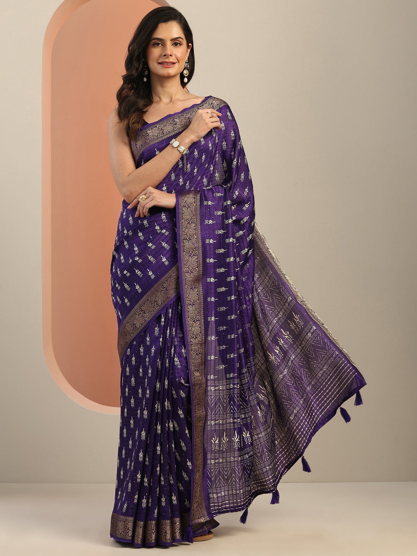 Purple Printed Silk Blend Saree With Unstitched Blouse Piece