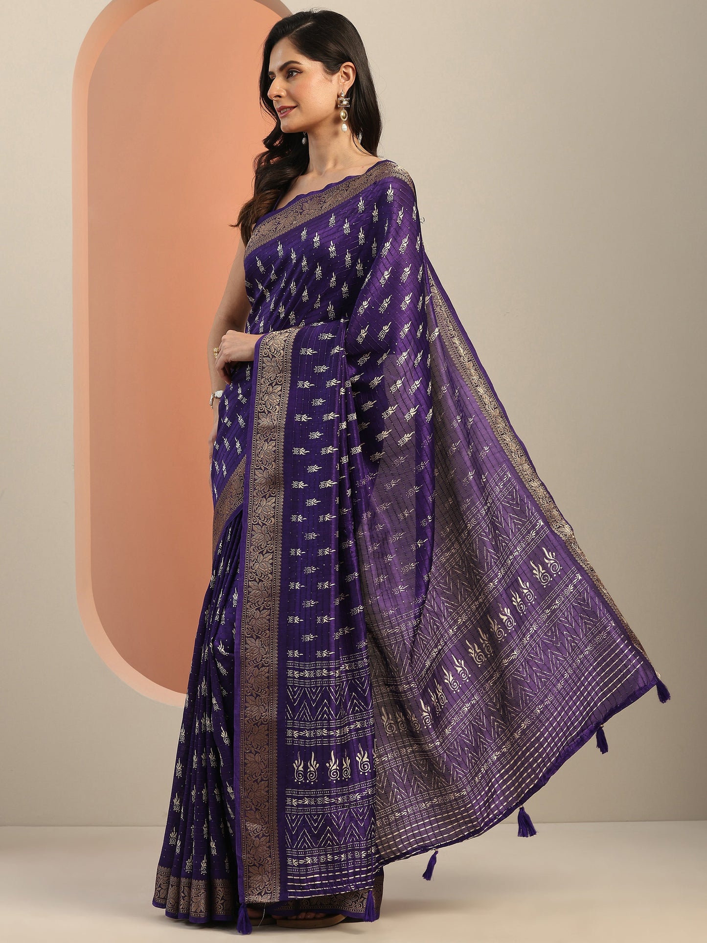 Purple Printed Silk Blend Saree With Unstitched Blouse Piece