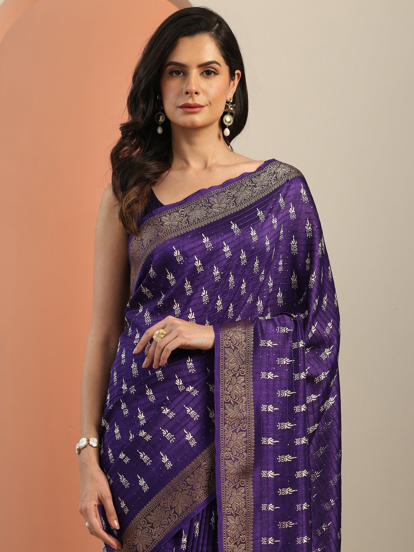 Purple Printed Silk Blend Saree With Unstitched Blouse Piece