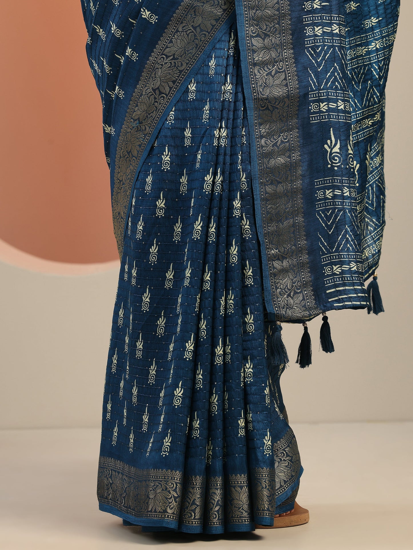 Teal Printed Silk Blend Saree With Unstitched Blouse Piece