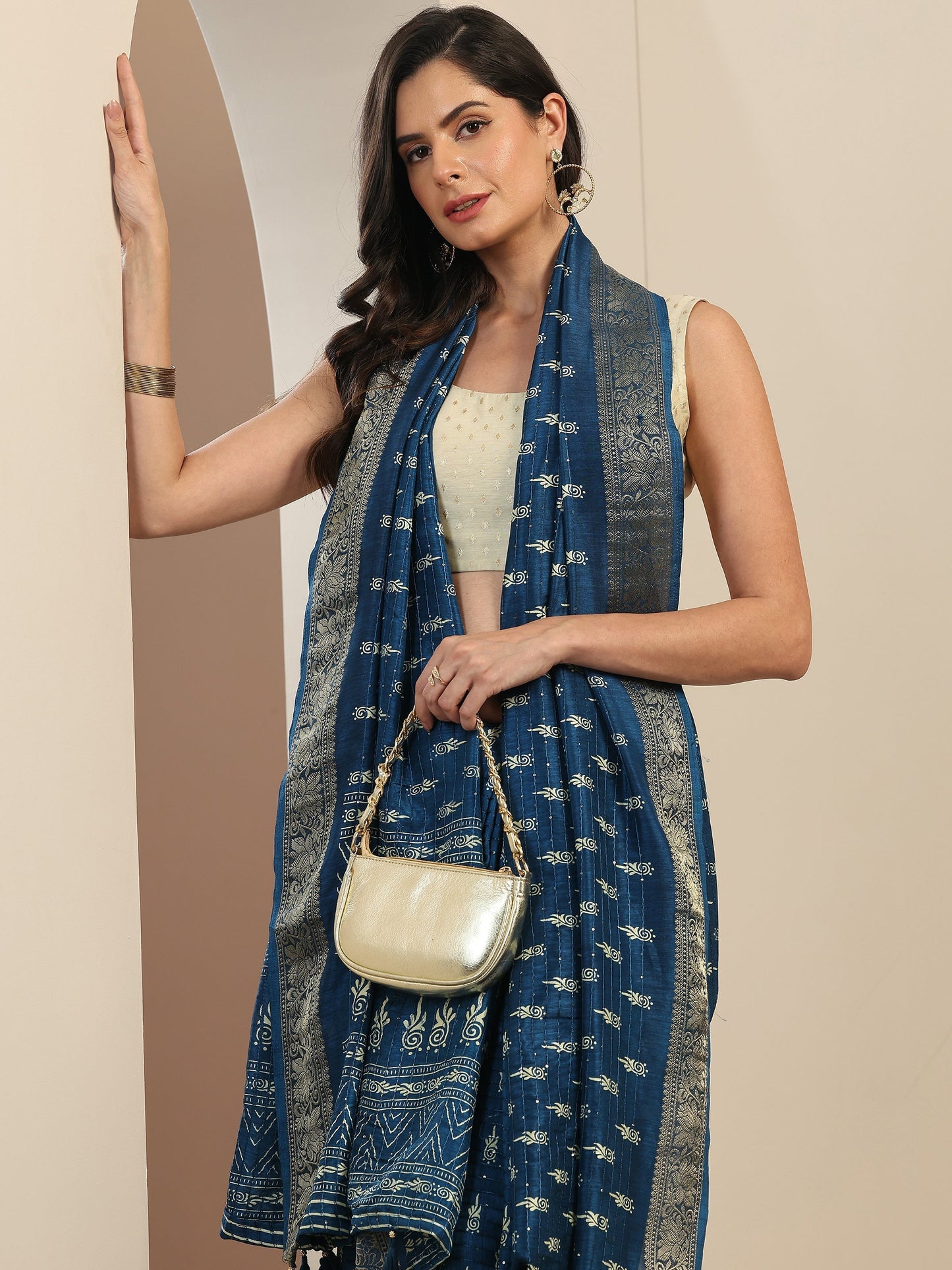 Teal Printed Silk Blend Saree With Unstitched Blouse Piece