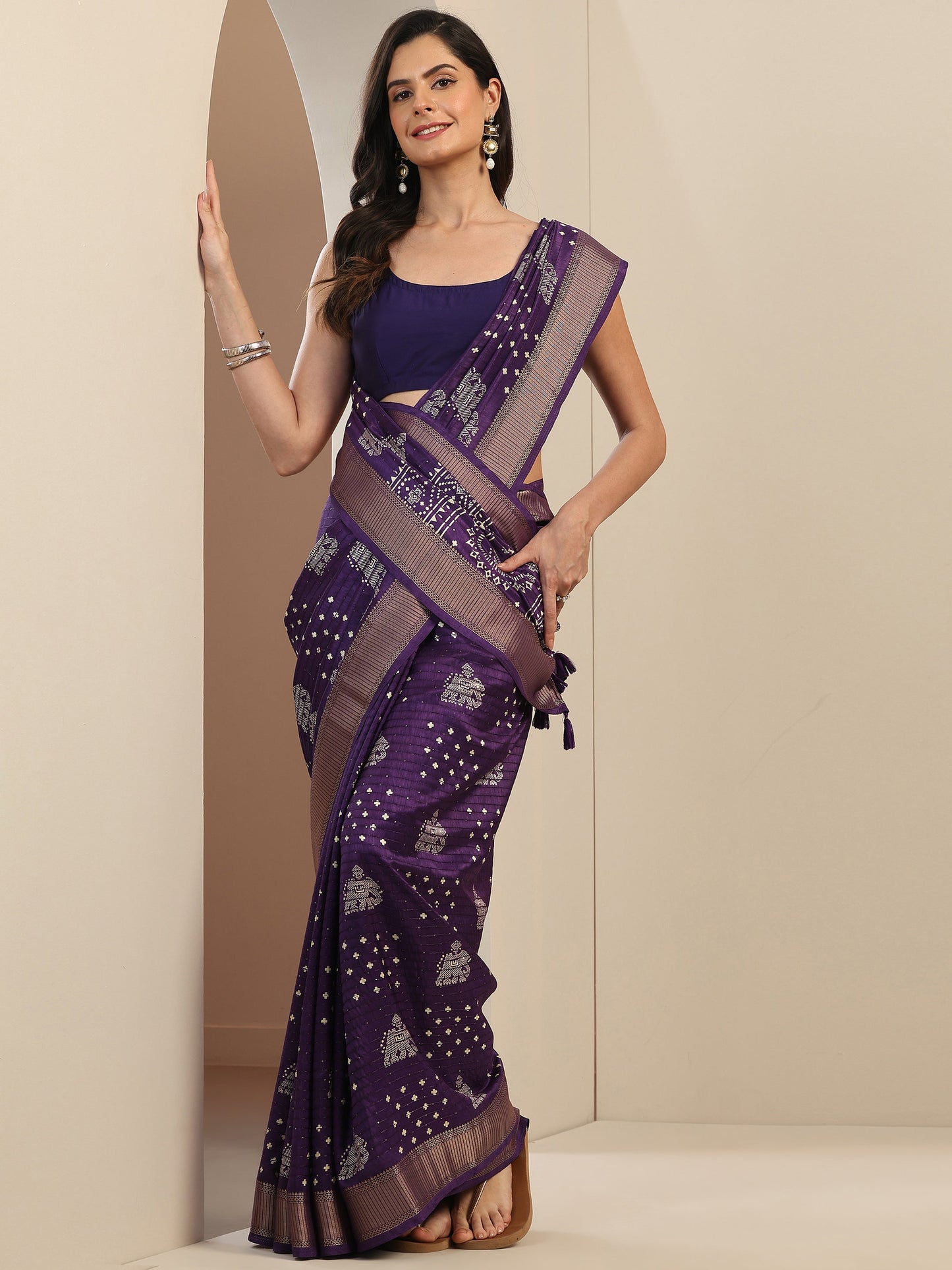 Purple Printed Silk Blend Saree With Unstitched Blouse Piece