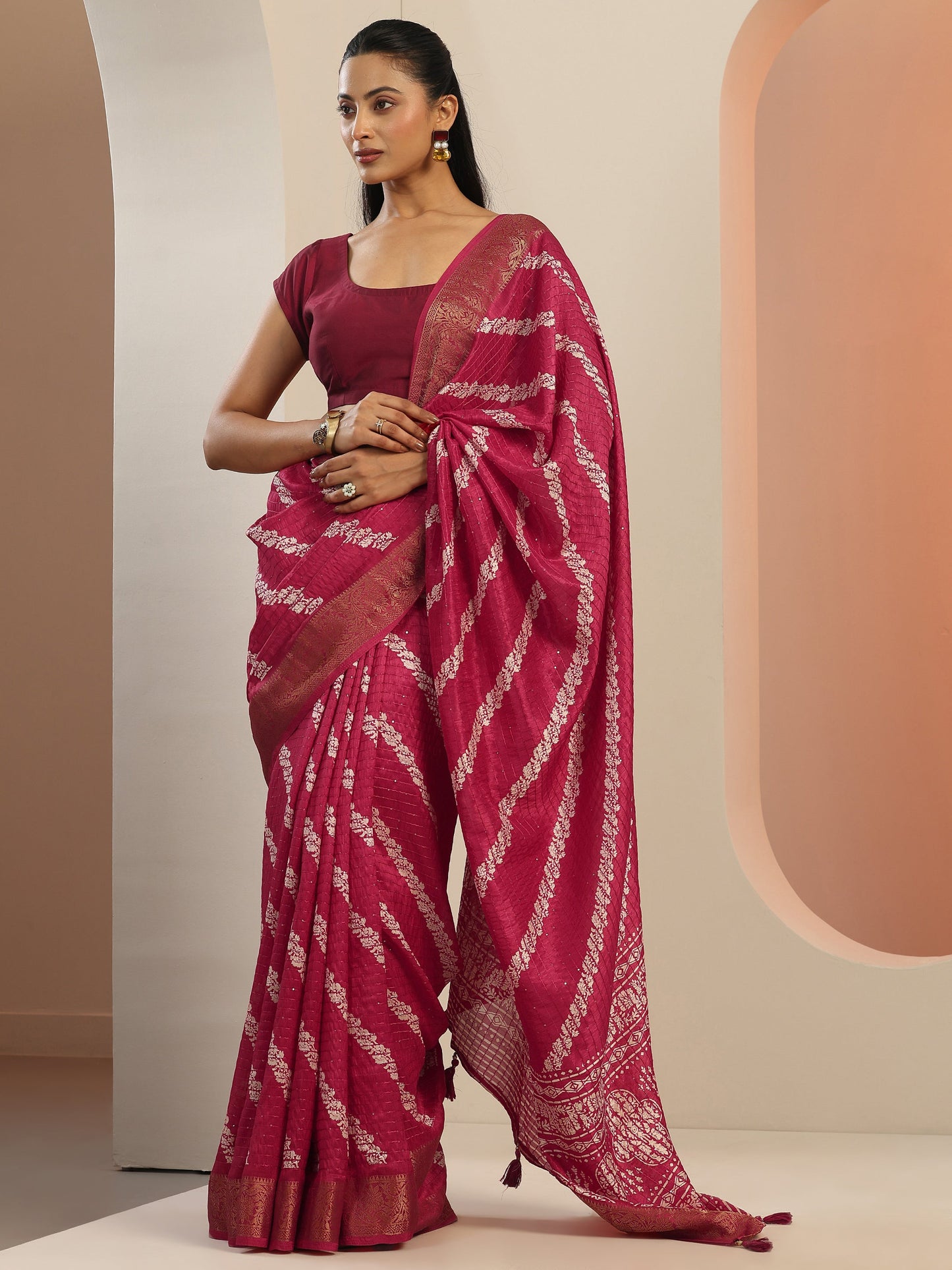 Pink Printed Silk Blend Saree With Unstitched Blouse Piece