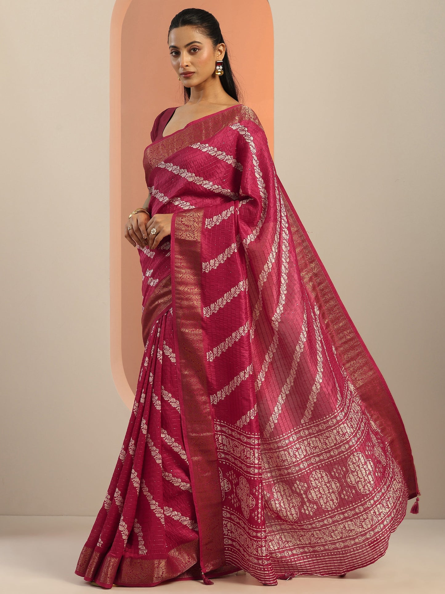 Pink Printed Silk Blend Saree With Unstitched Blouse Piece