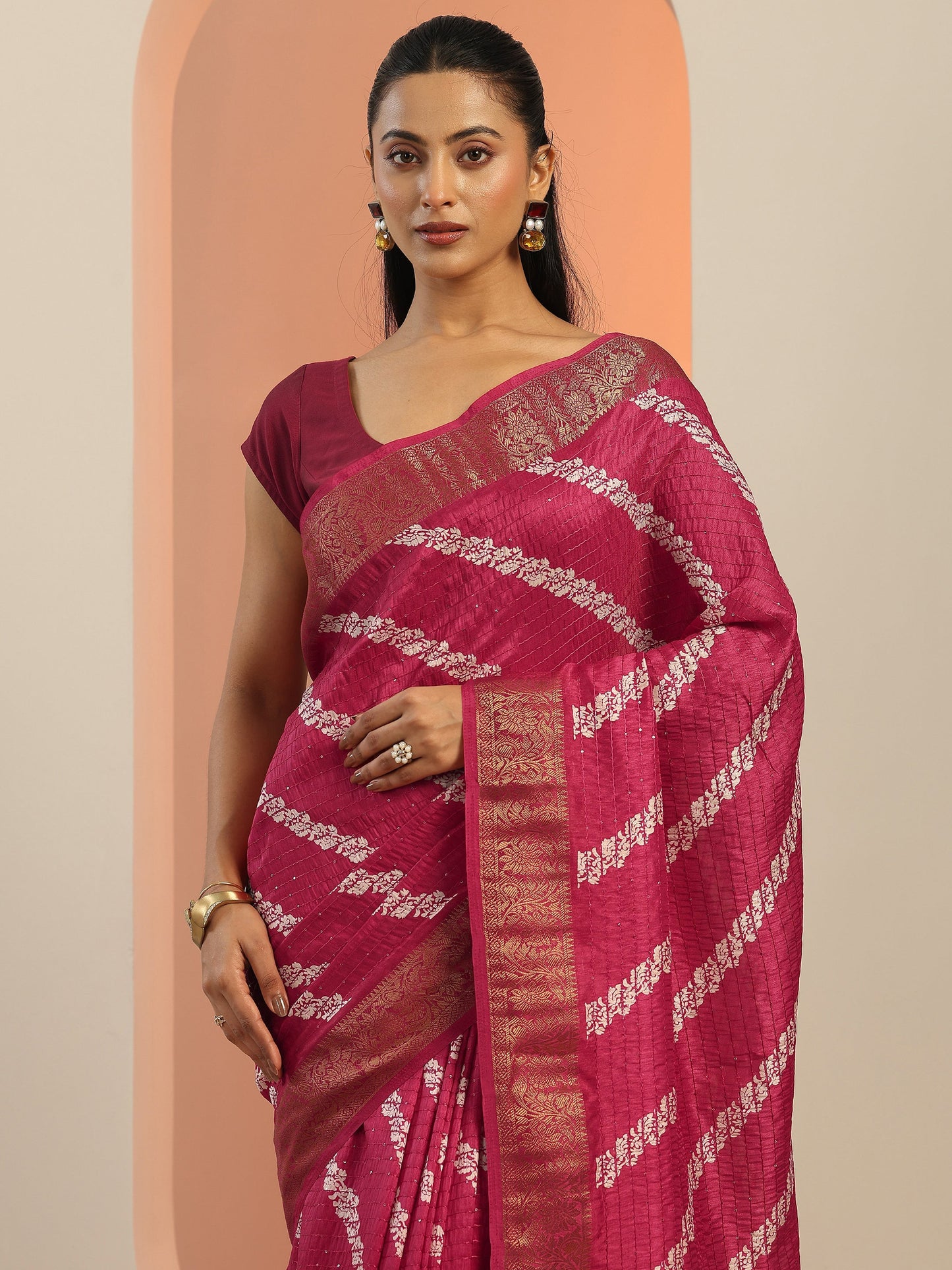 Pink Printed Silk Blend Saree With Unstitched Blouse Piece
