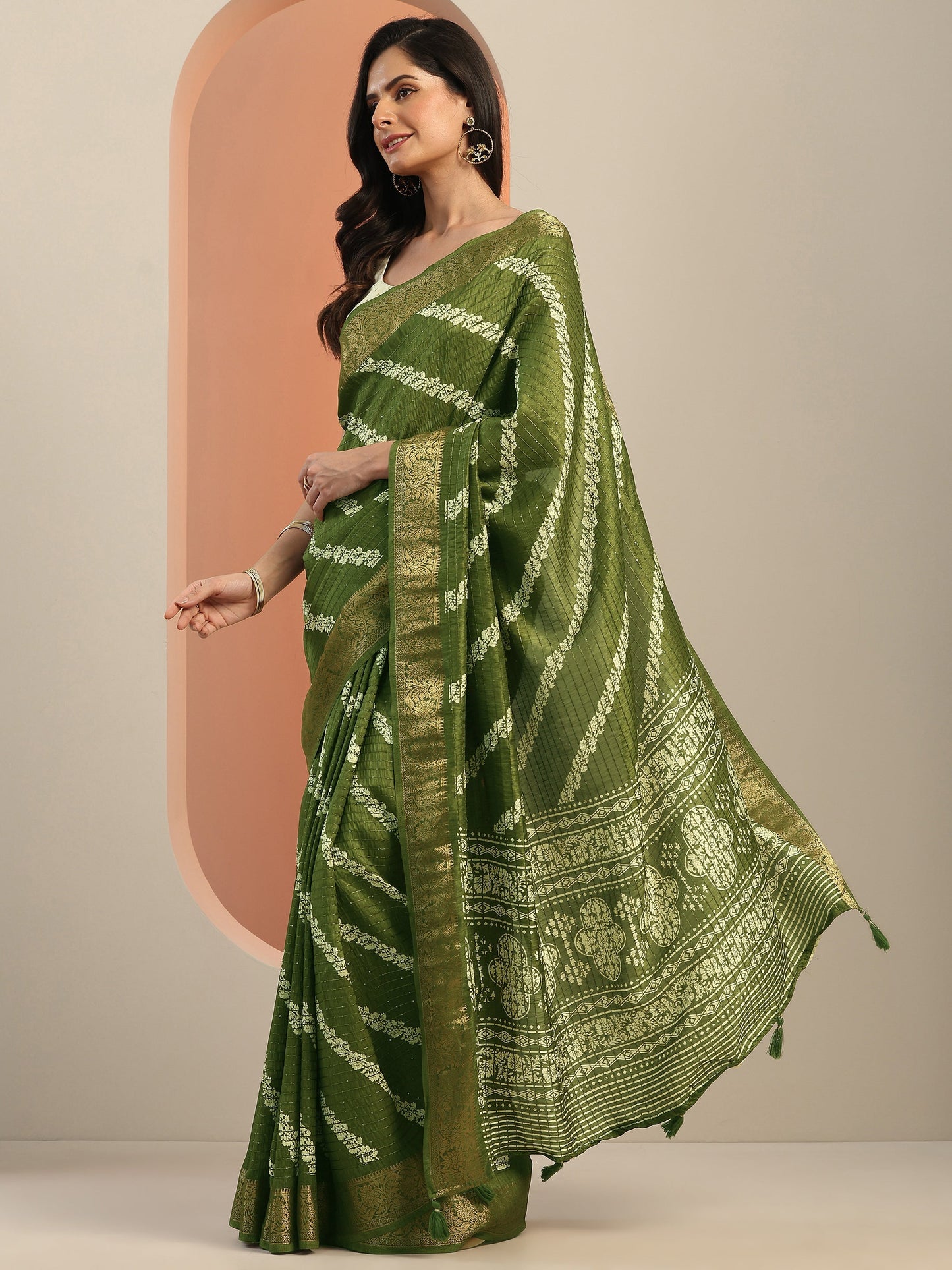 Olive Printed Silk Blend Saree With Unstitched Blouse Piece
