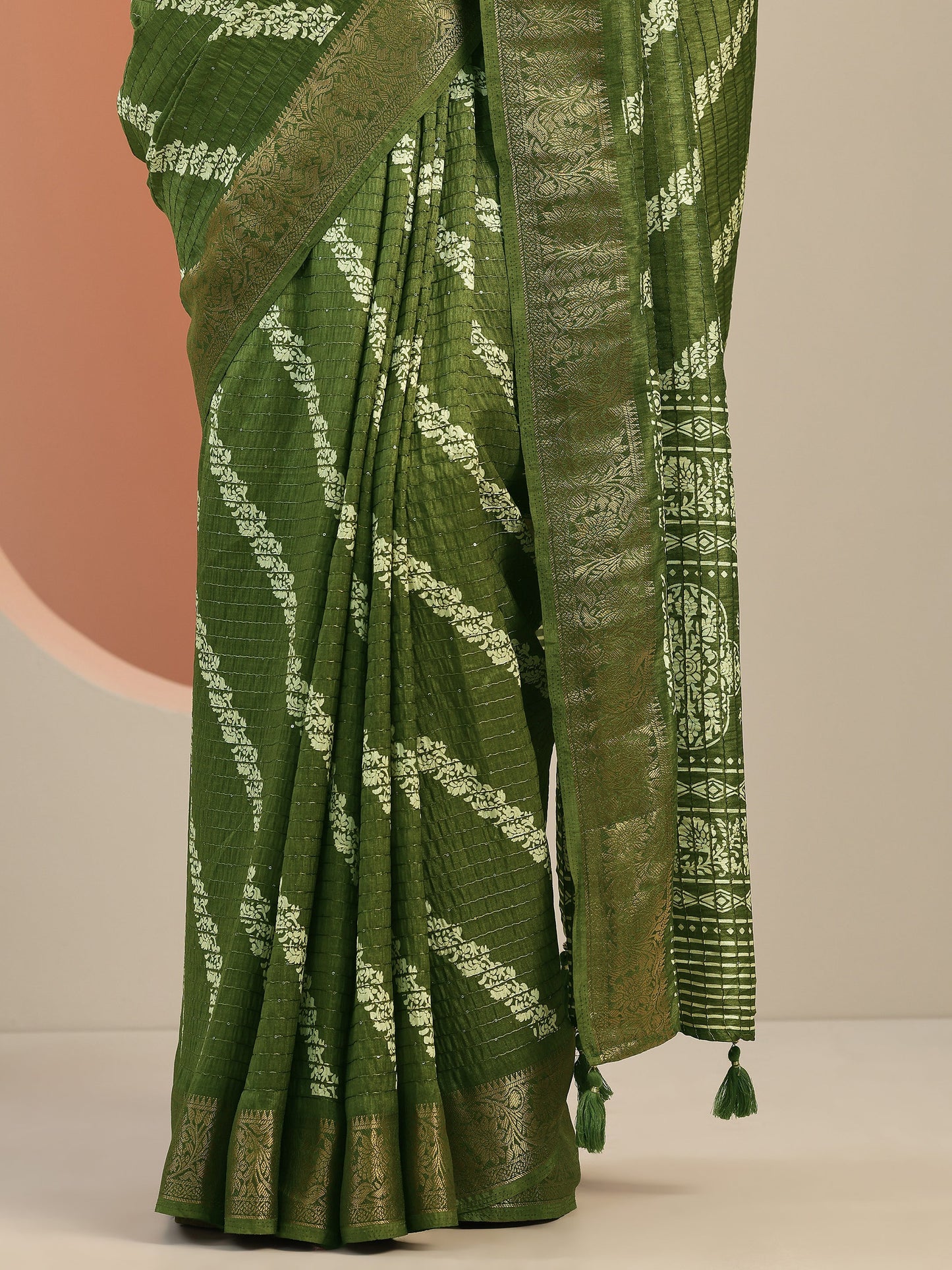 Olive Printed Silk Blend Saree With Unstitched Blouse Piece