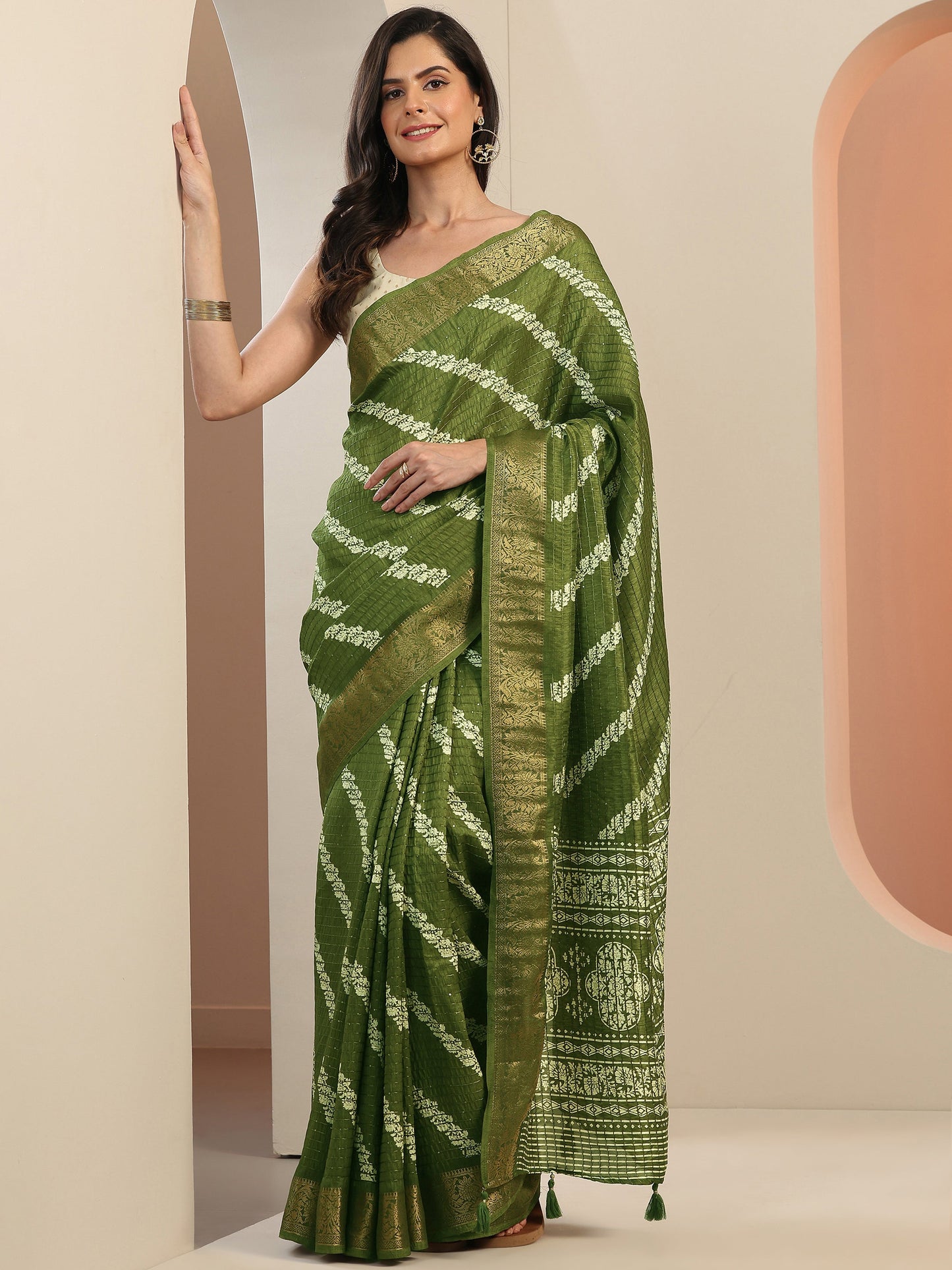 Olive Printed Silk Blend Saree With Unstitched Blouse Piece
