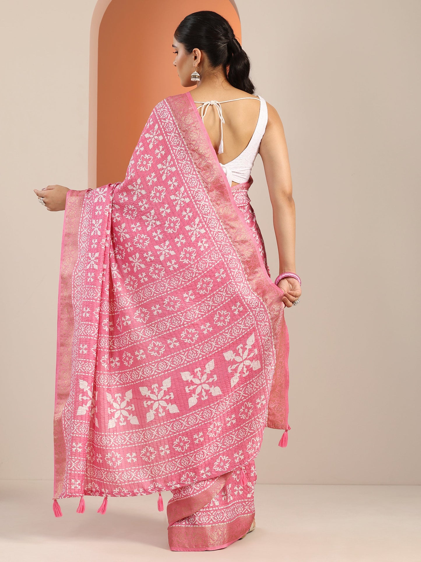 Pink Printed Silk Blend Saree With Unstitched Blouse Piece
