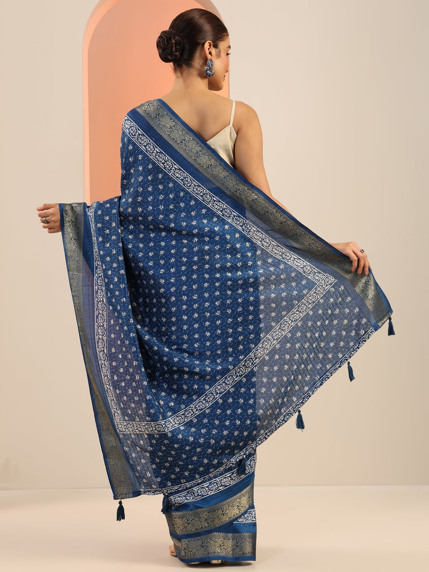 Navy Blue Printed Silk Saree With Unstitched Blouse Piece