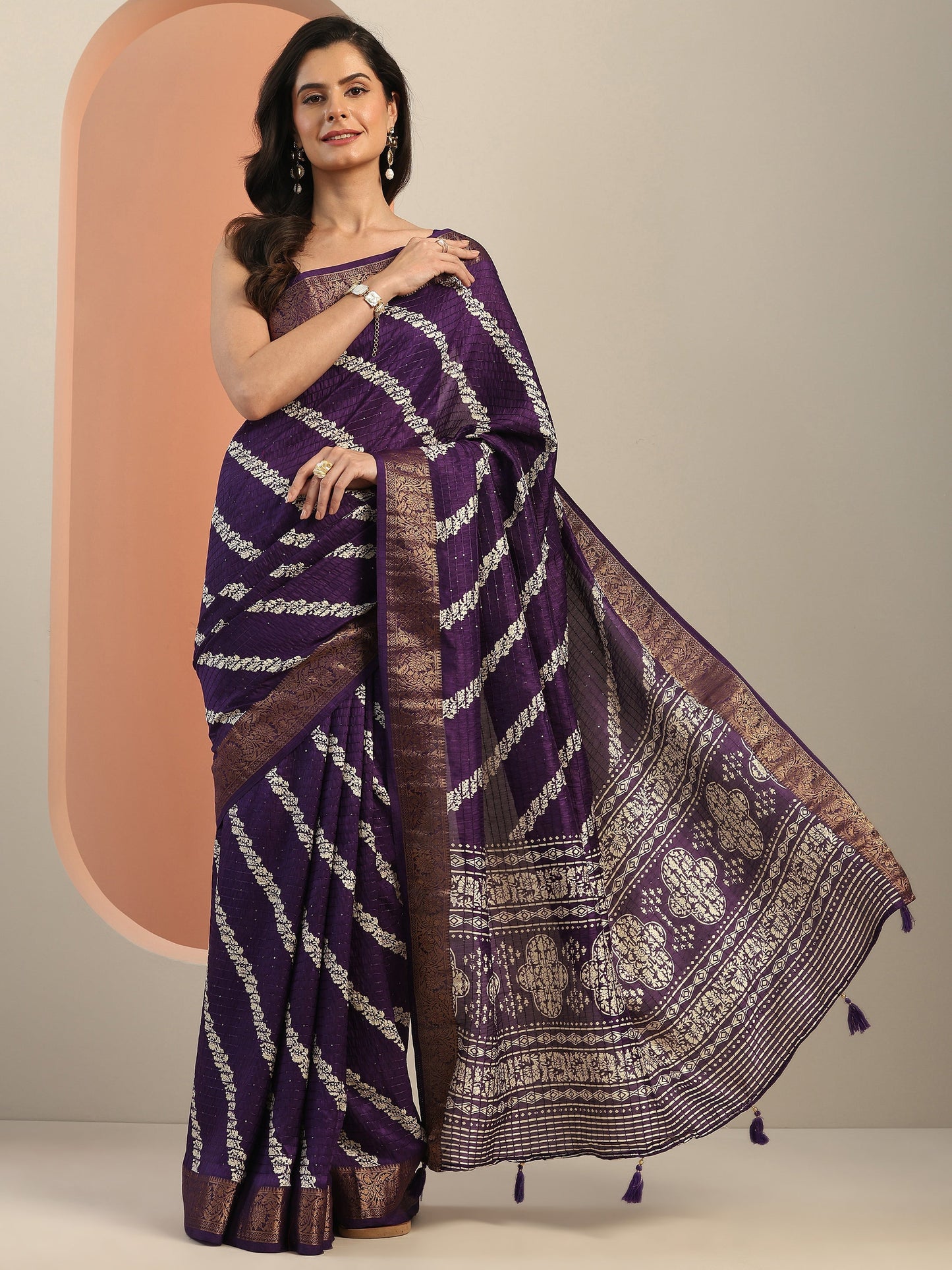 Purple Printed Silk Blend Saree With Unstitched Blouse Piece